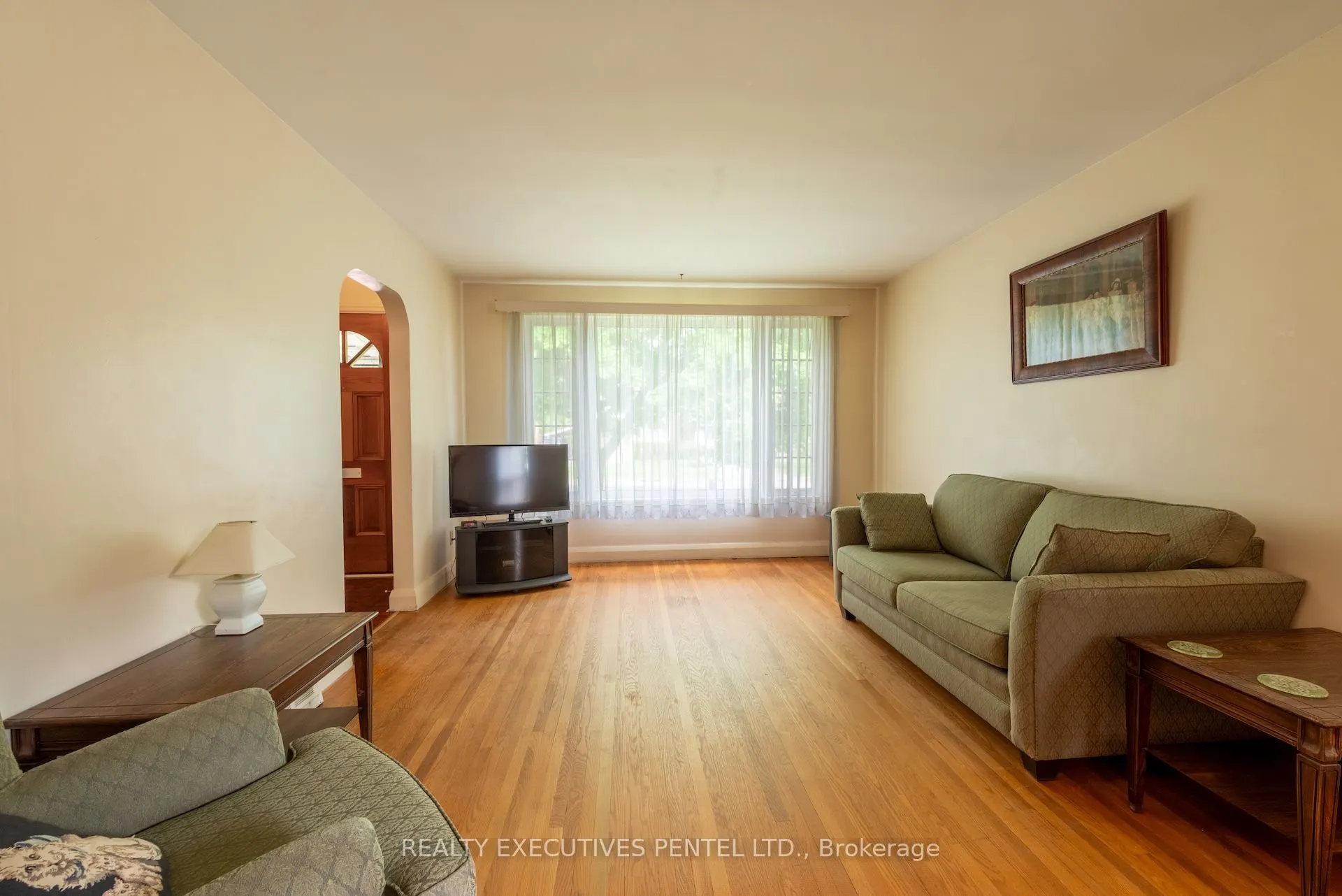 147 Spencer Street E