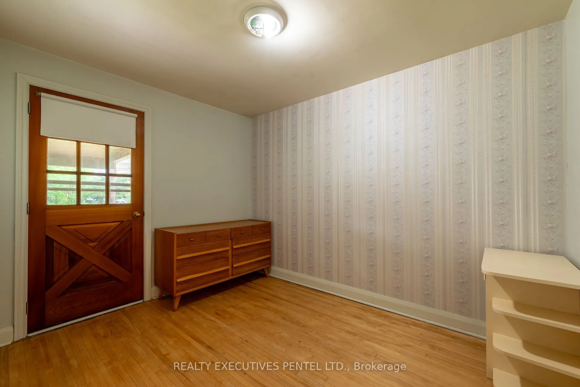 147 Spencer Street E