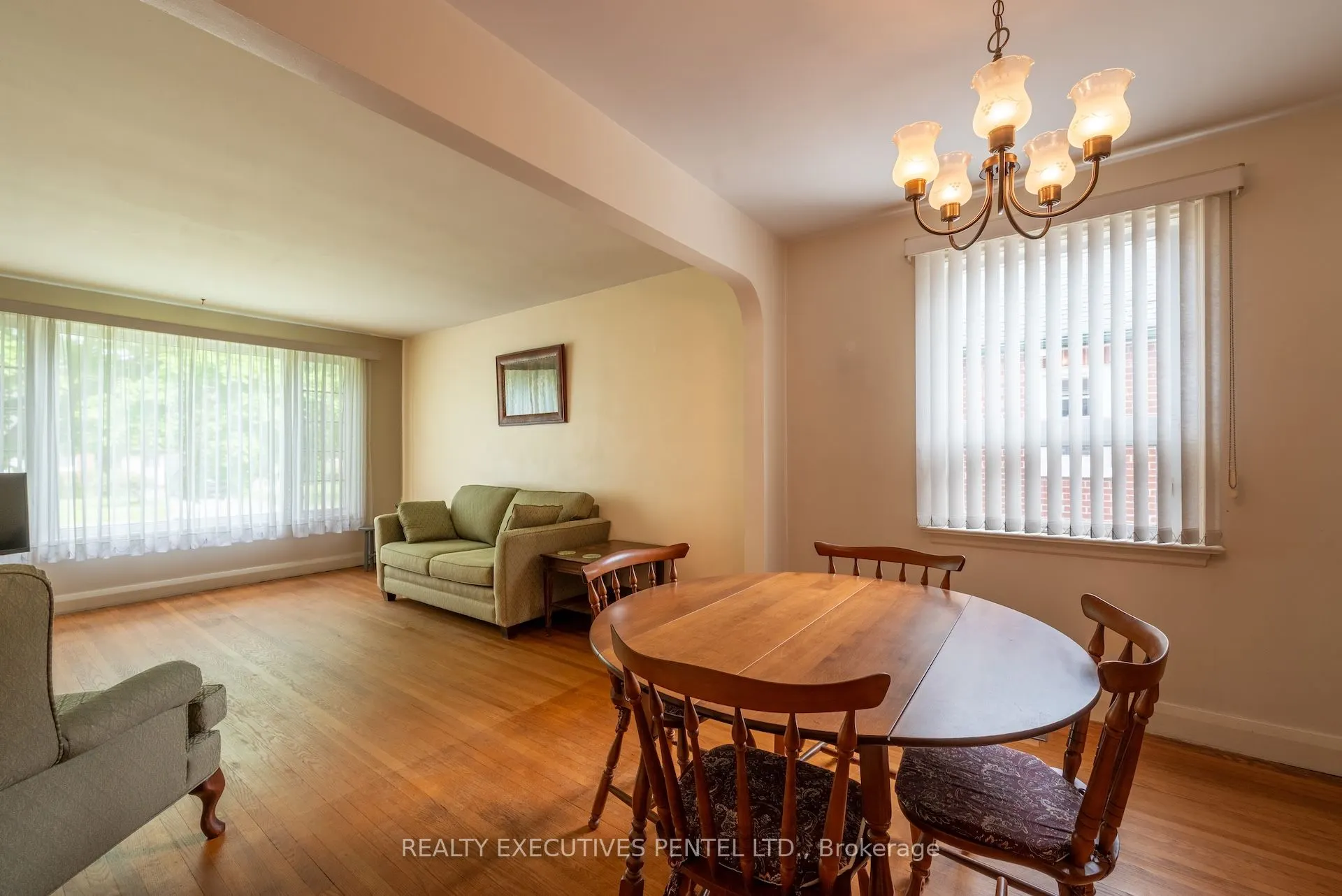147 Spencer Street E