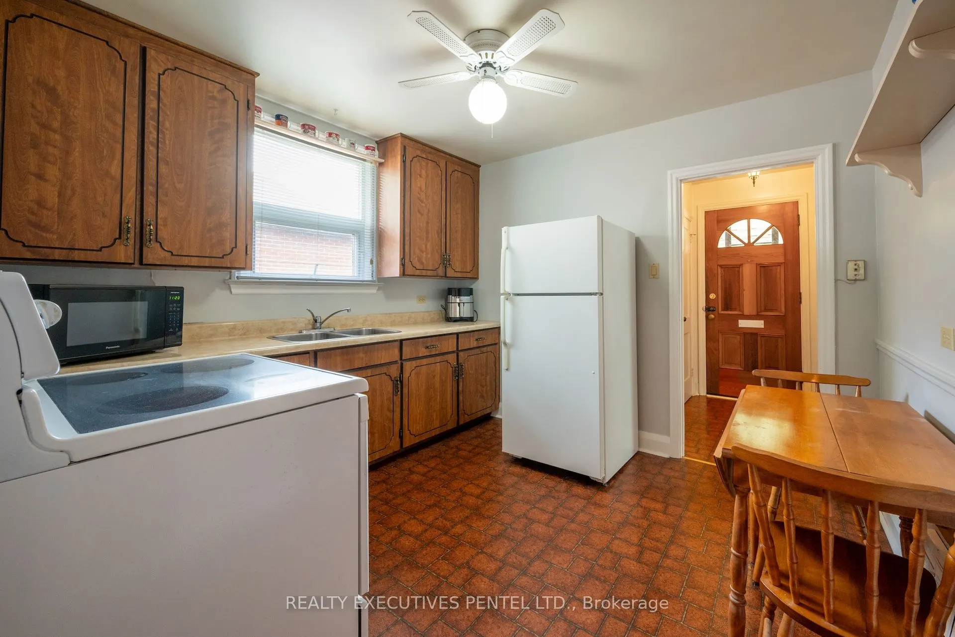 147 Spencer Street E