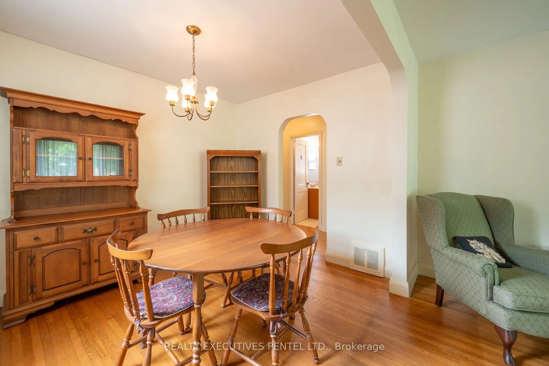 147 Spencer Street E