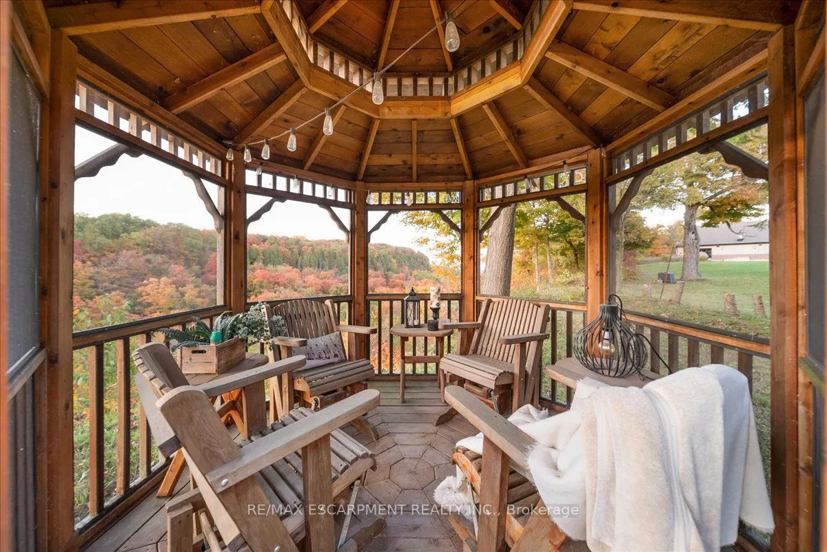 90 RIDGE Road W