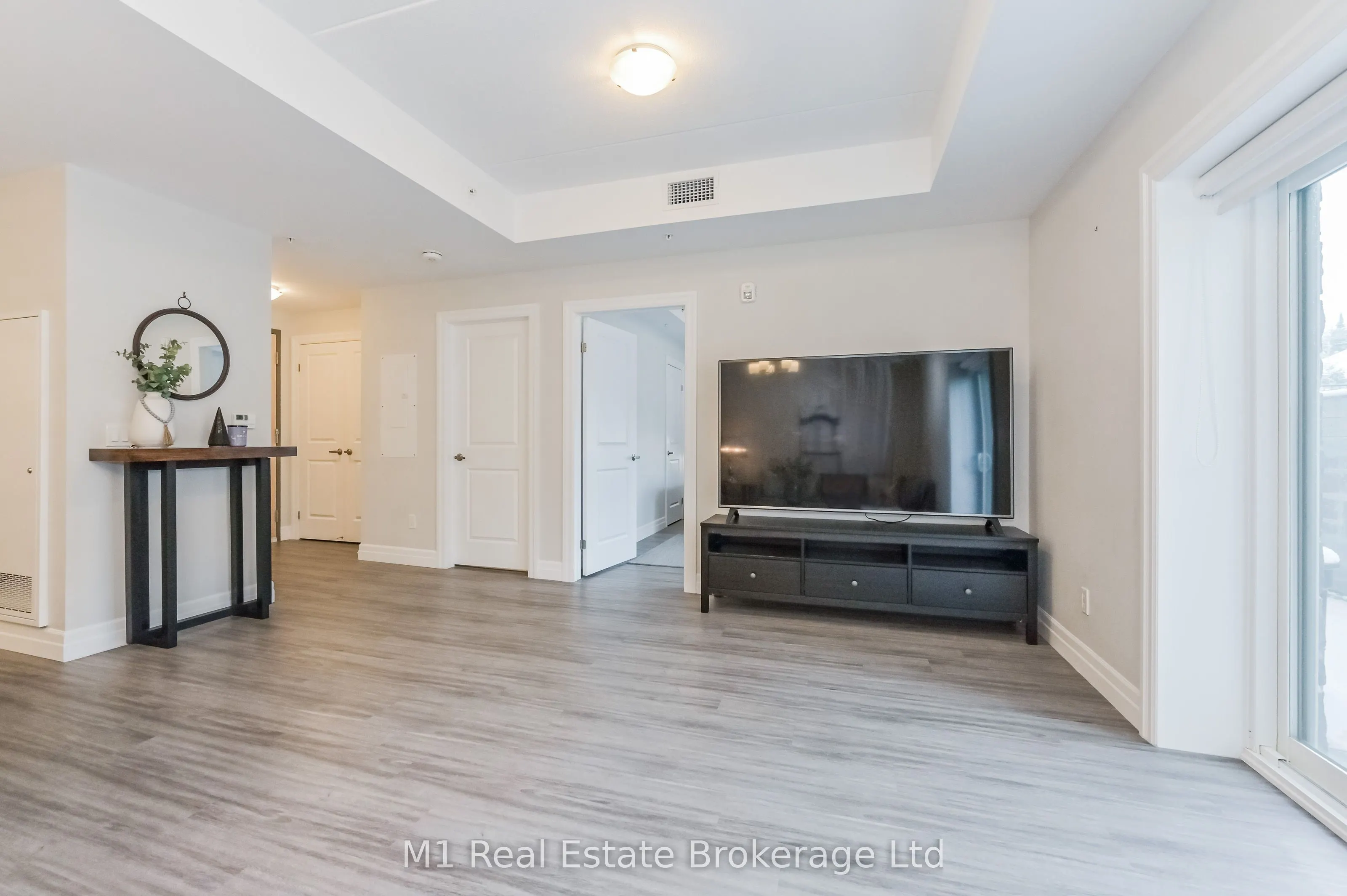 19 Stumpf Street, #101