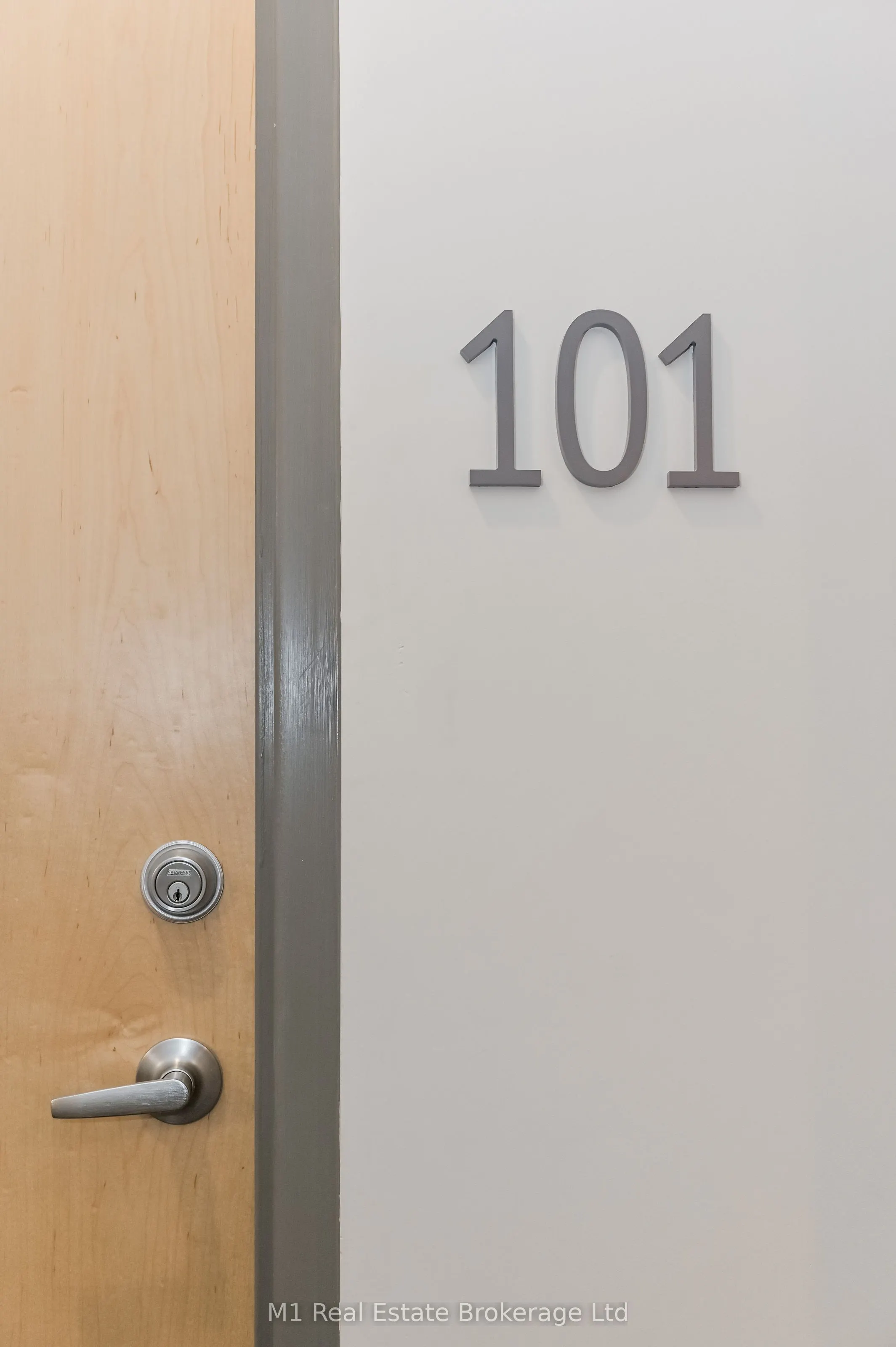 19 Stumpf Street, #101