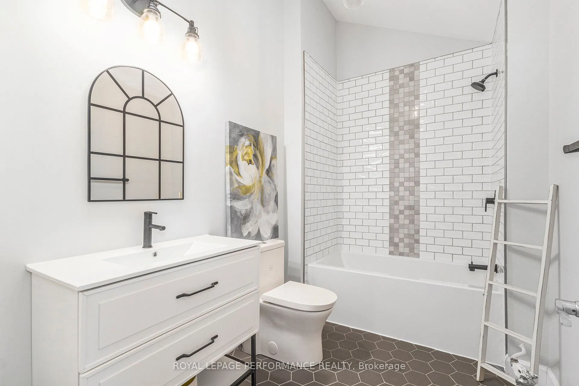 209 Des Violettes Street