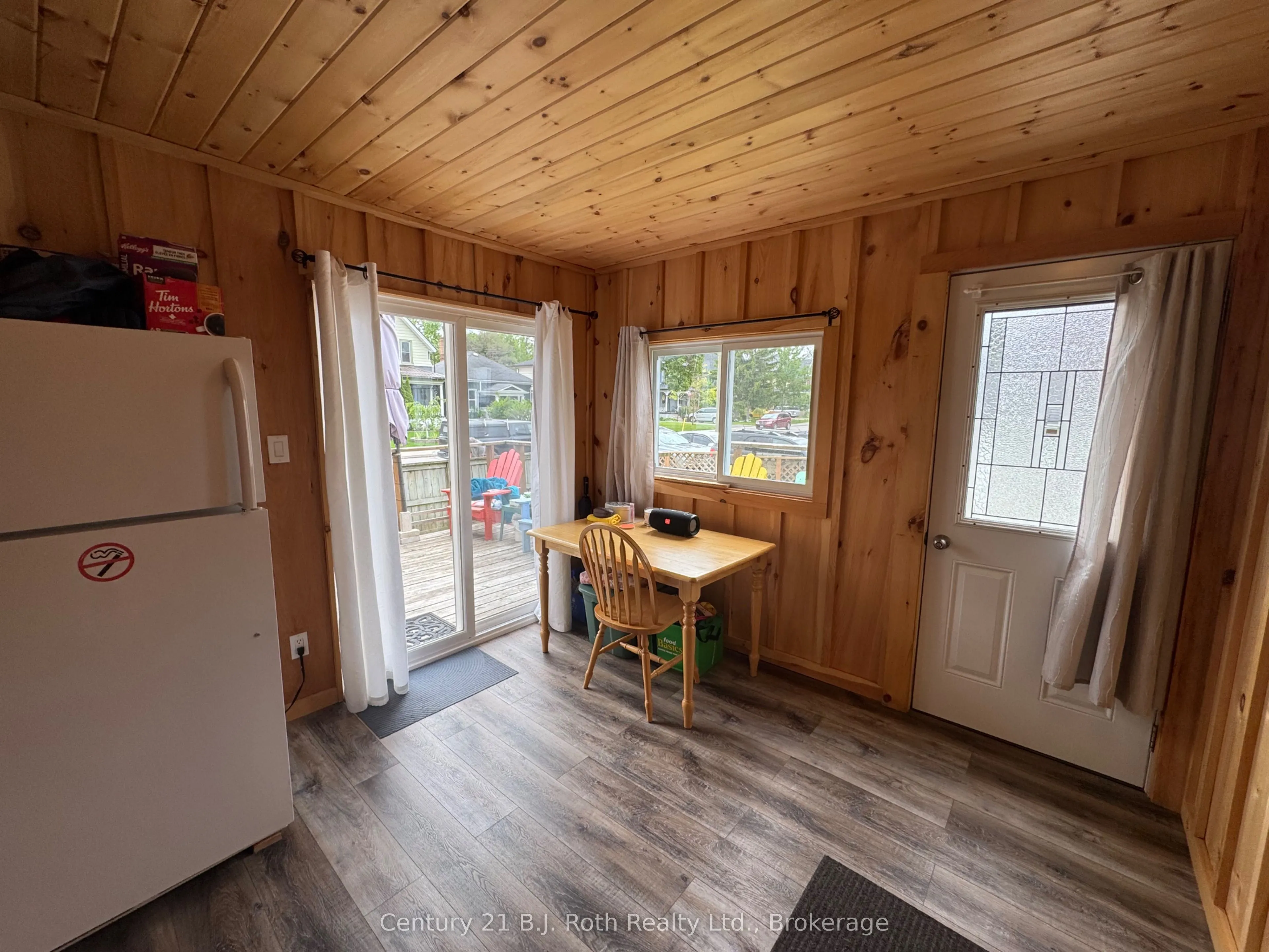 33 Sussex Street S