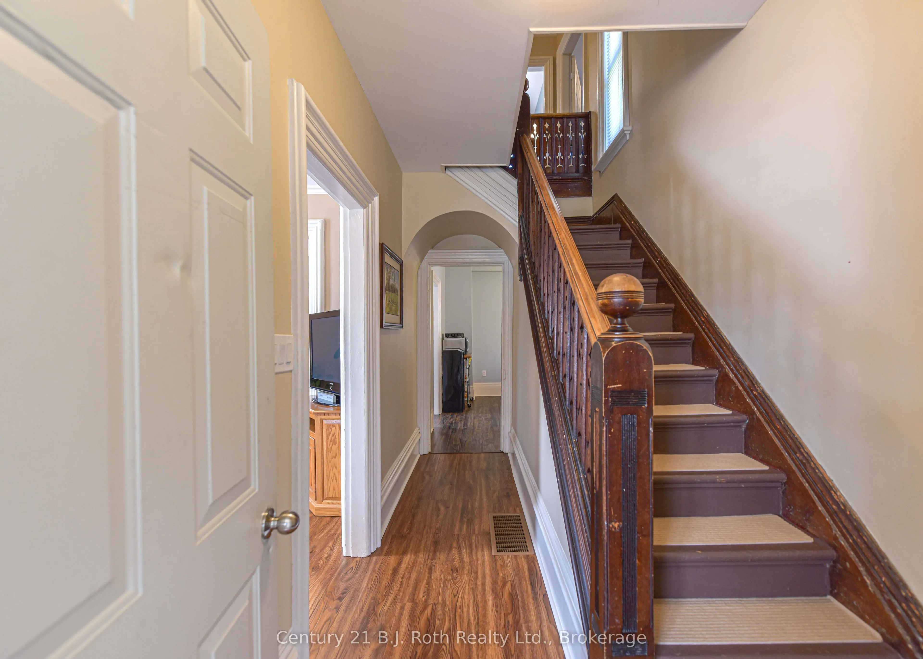 33 Sussex Street S