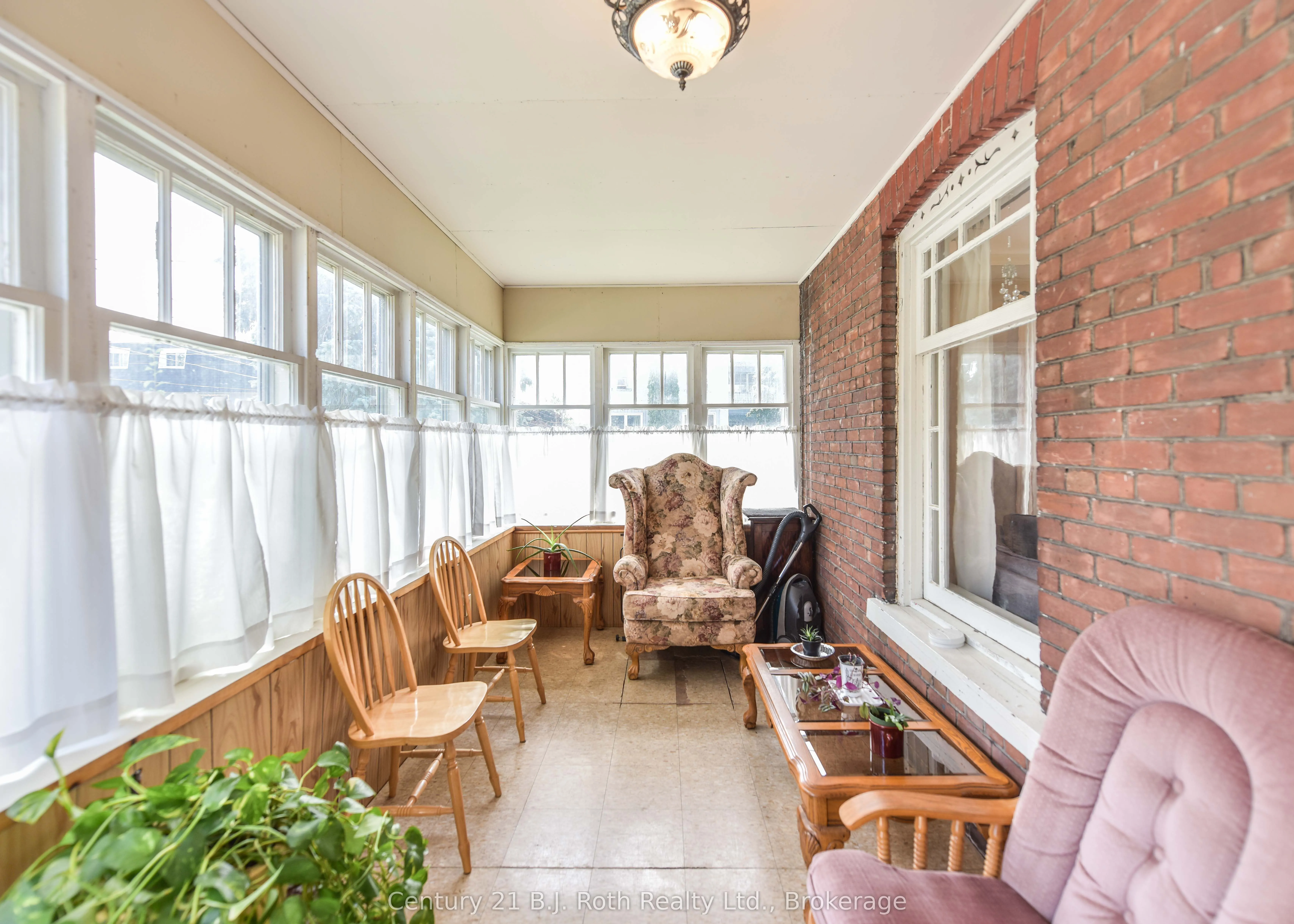 33 Sussex Street S