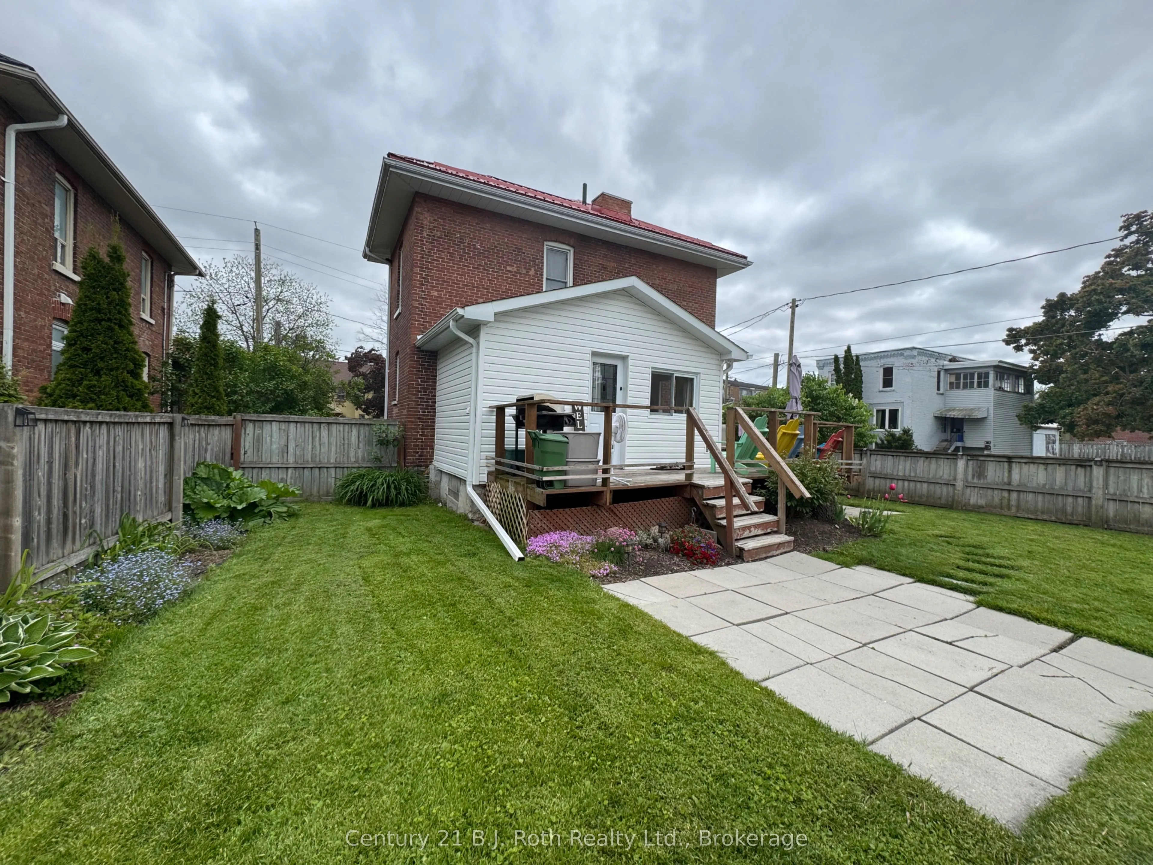 33 Sussex Street S