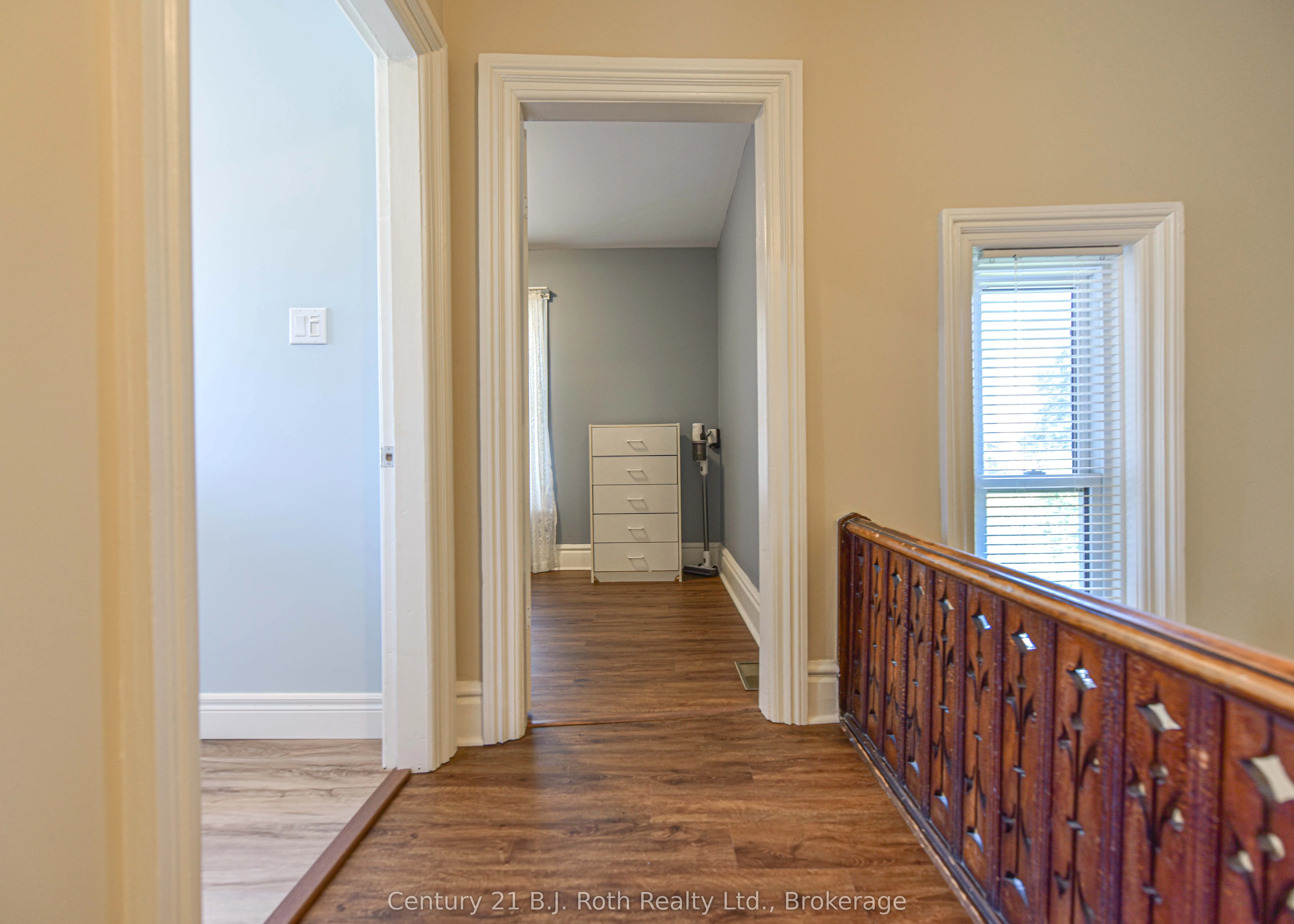33 Sussex Street S