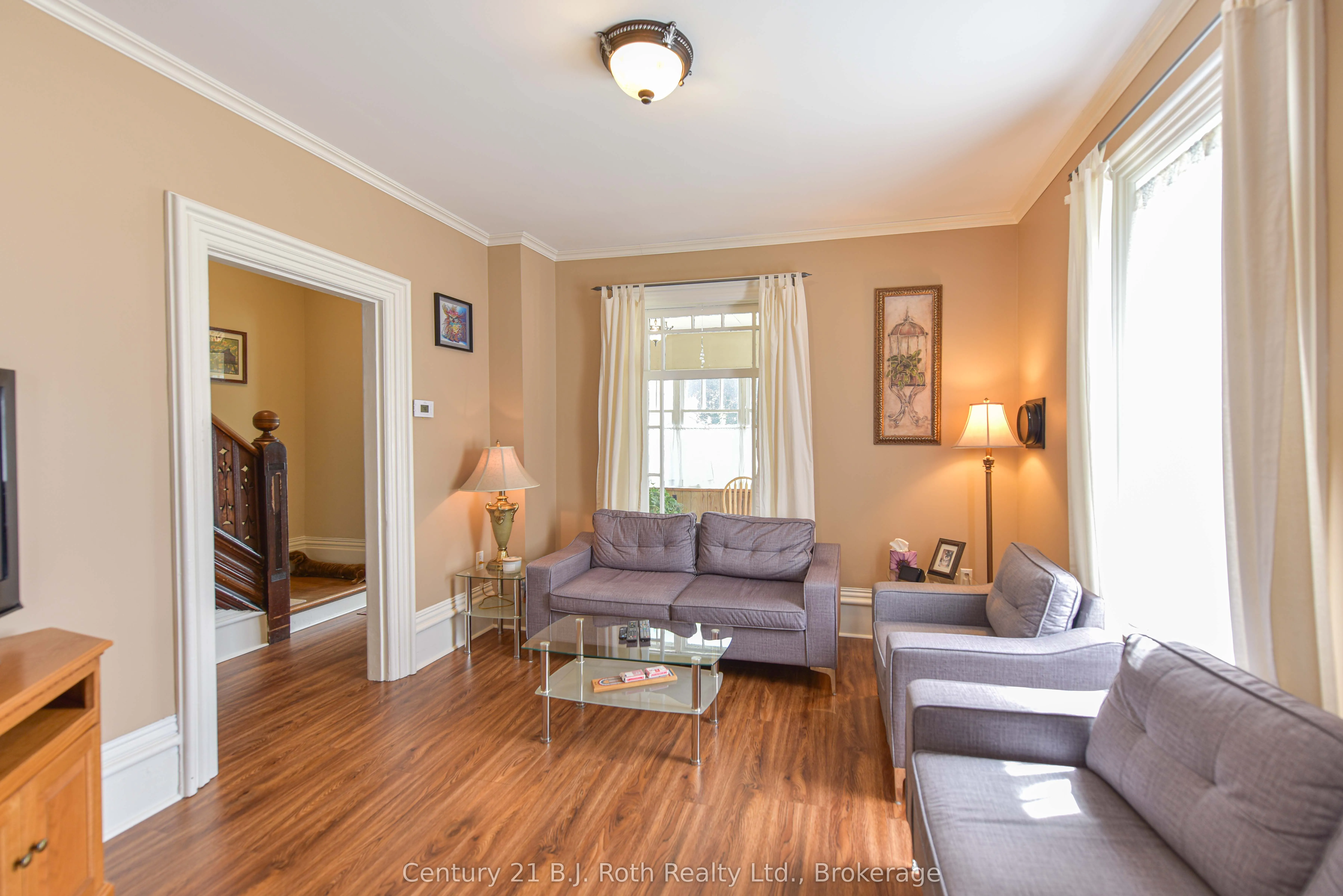 33 Sussex Street S