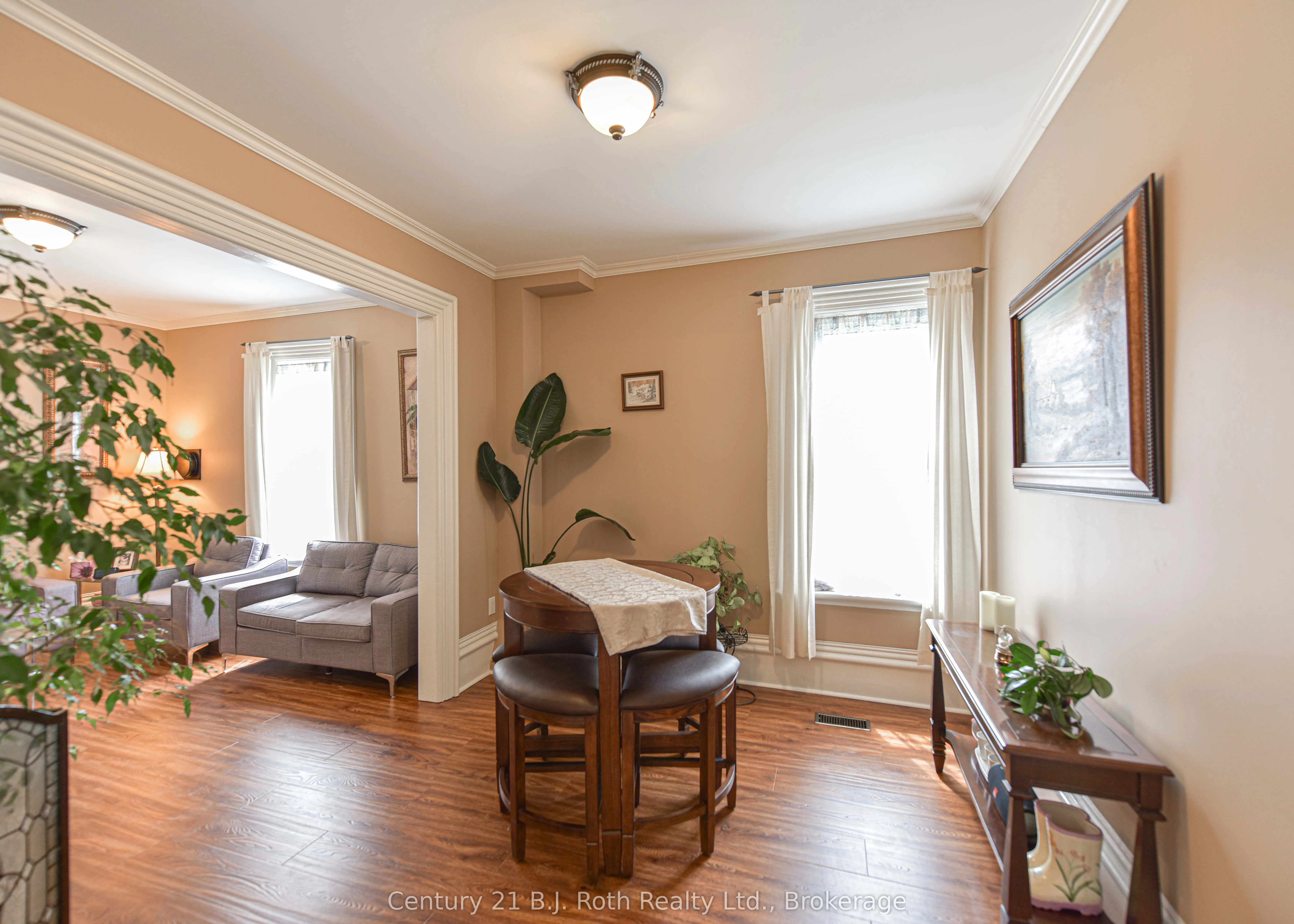 33 Sussex Street S
