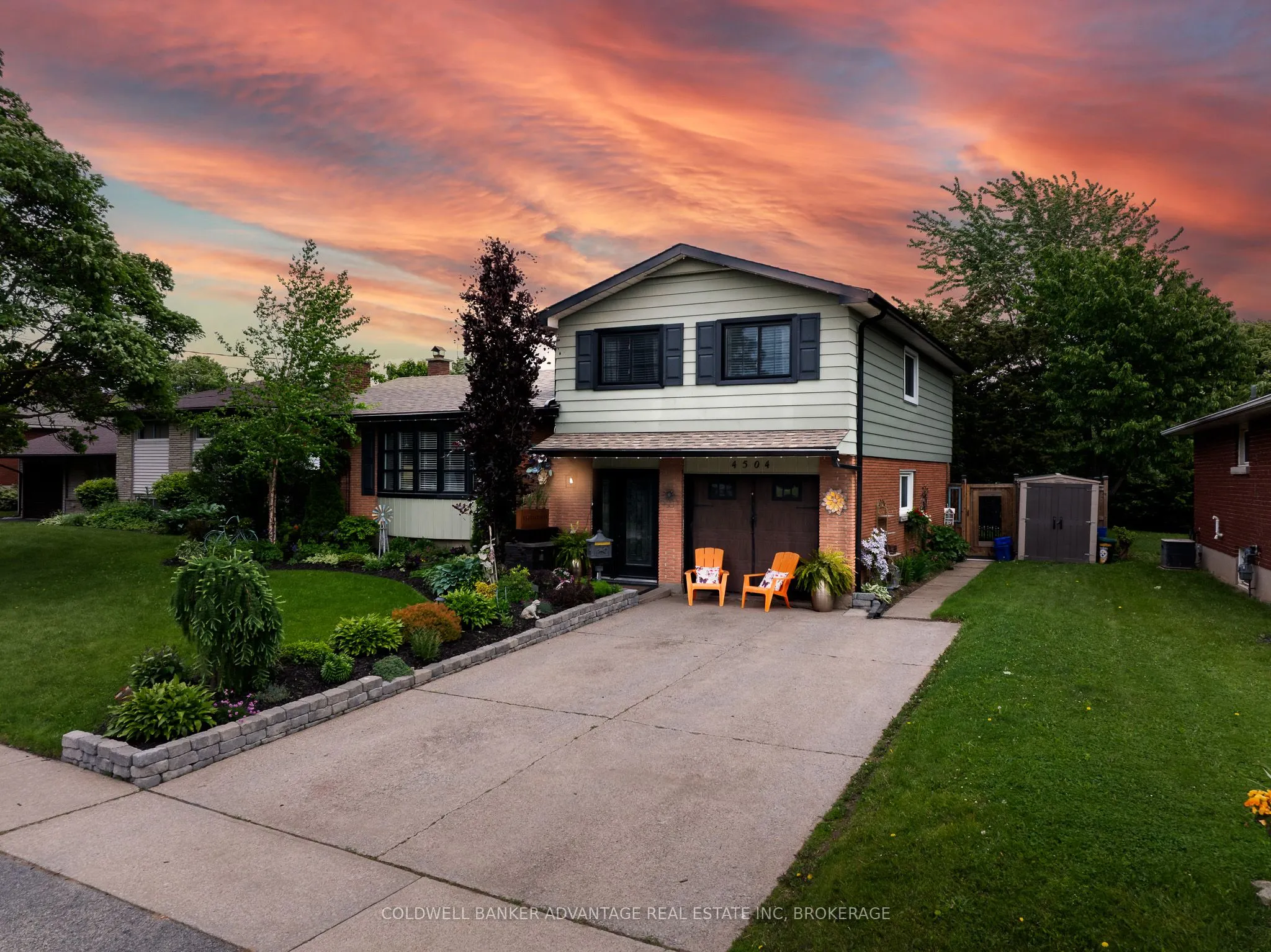 4504 Queensway Gardens N