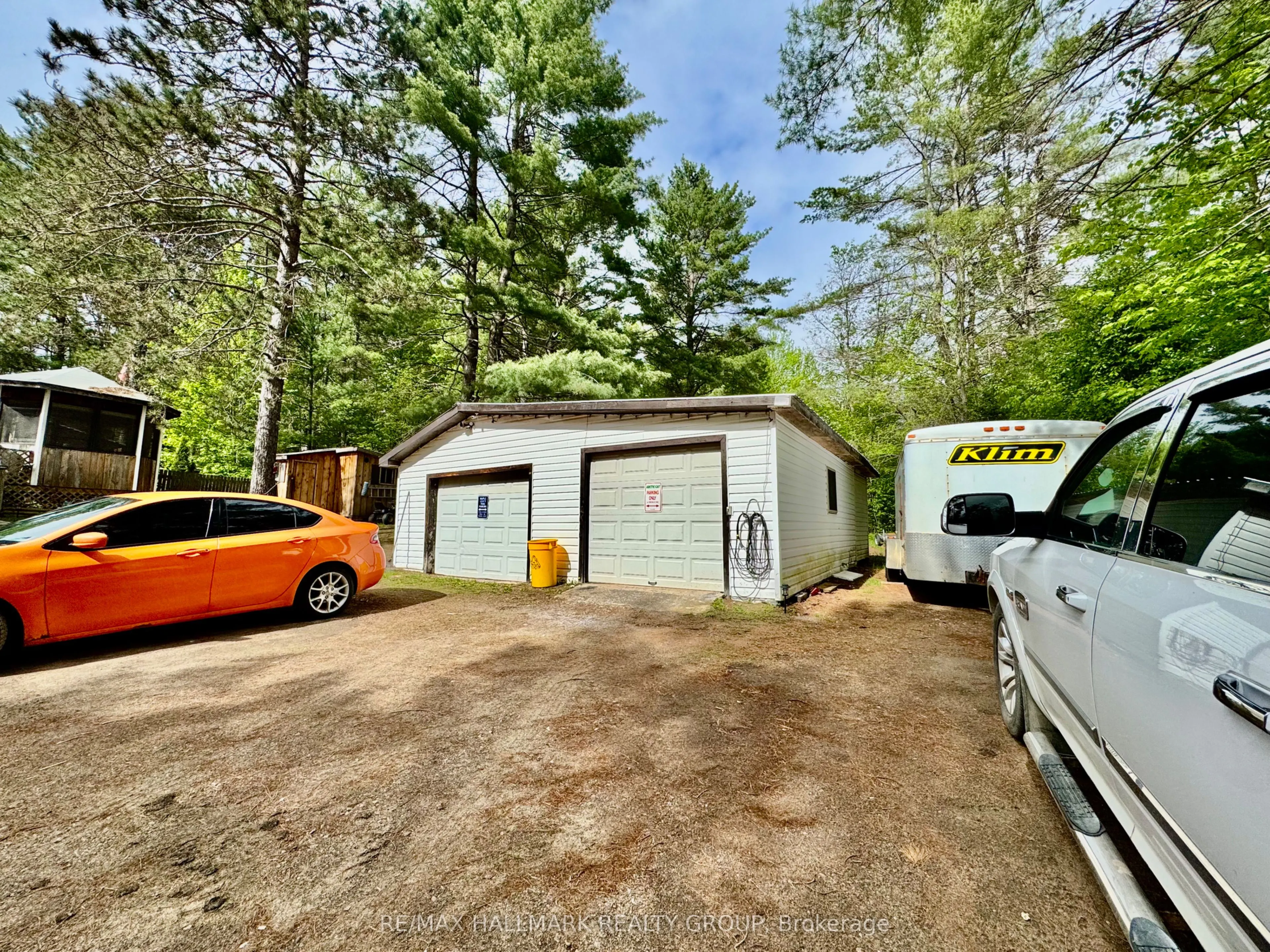 1039 Long Lake Road
