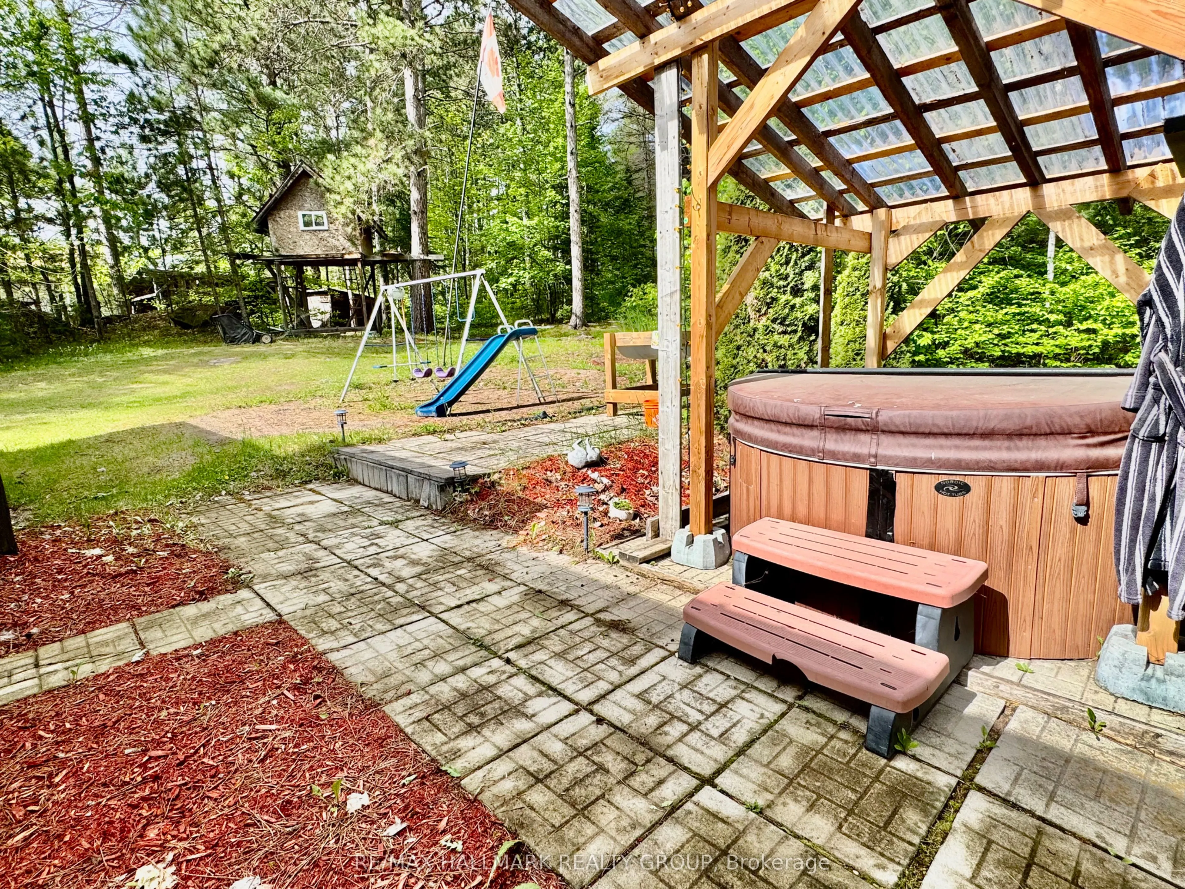 1039 Long Lake Road