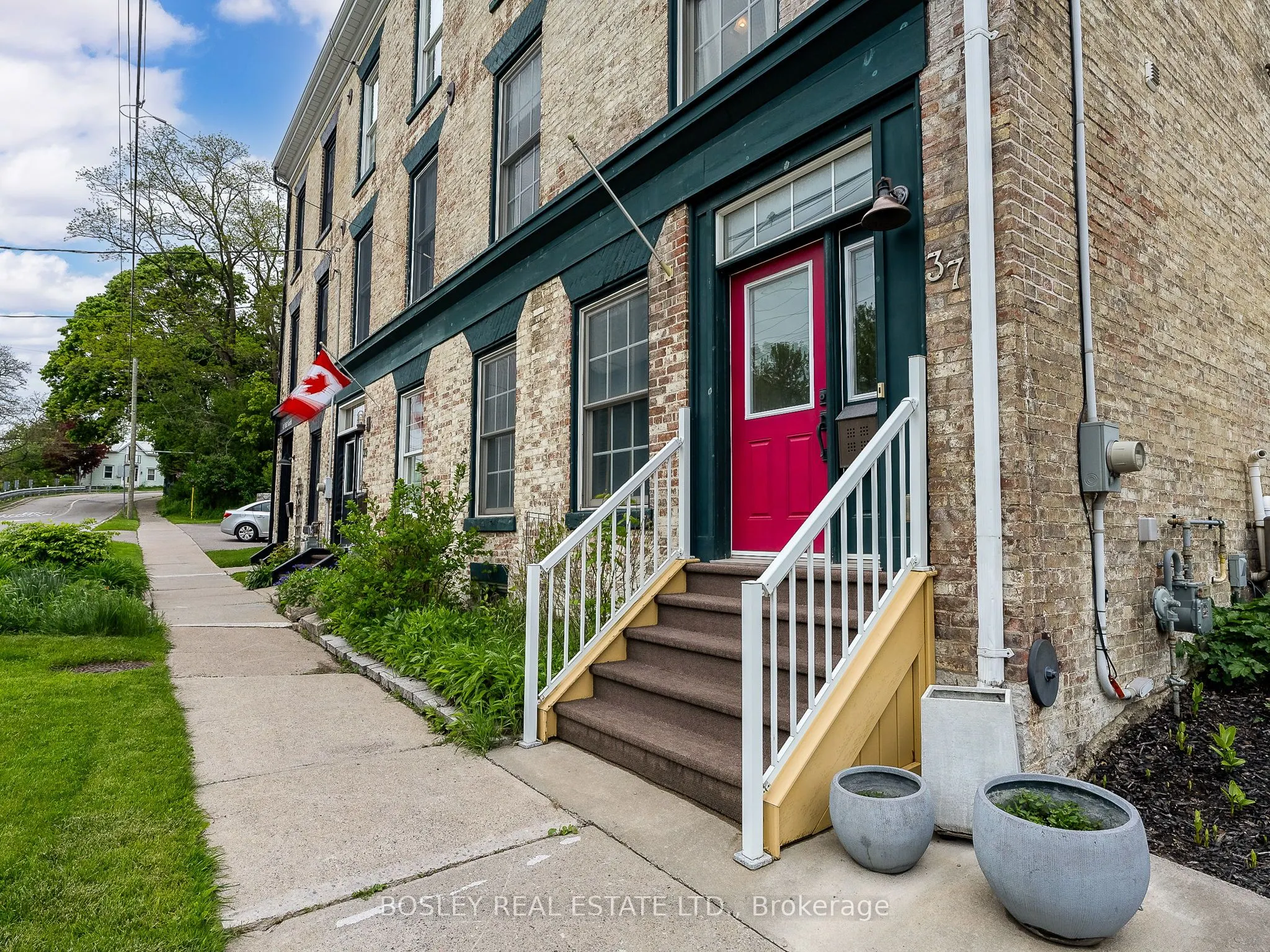 37 Mill Street N