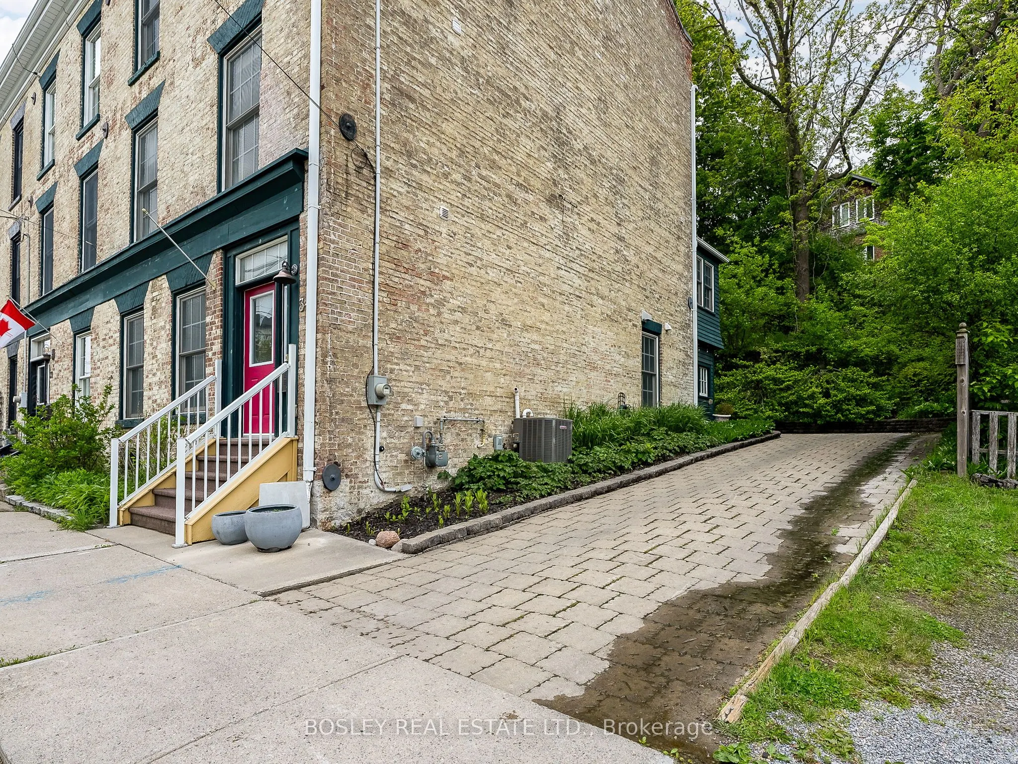37 Mill Street N
