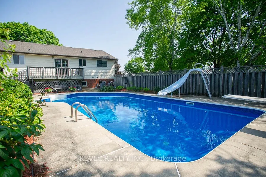 6 Berkley Crescent