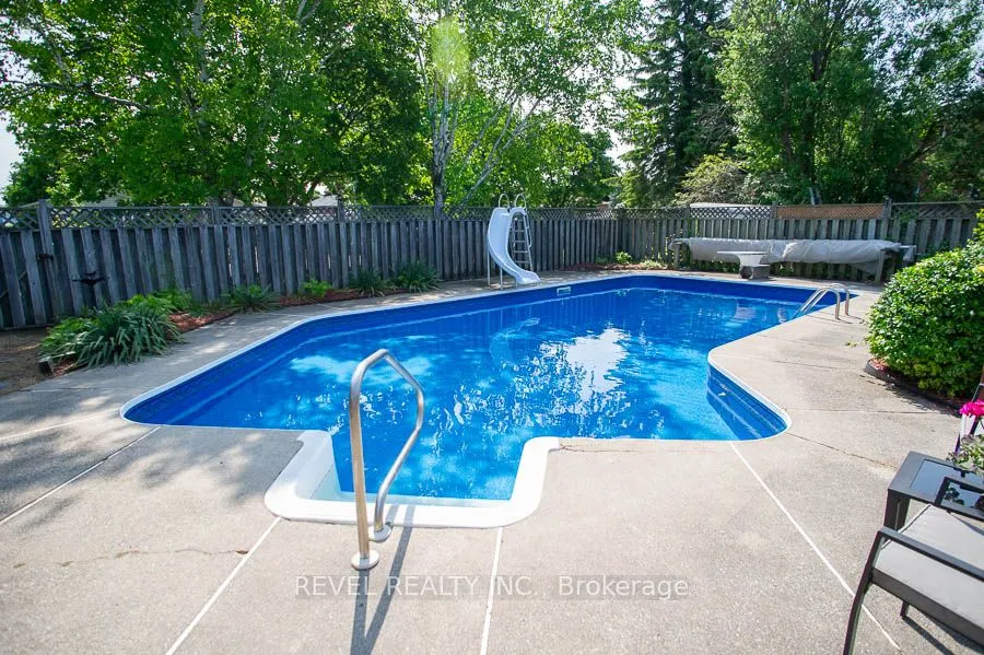 6 Berkley Crescent