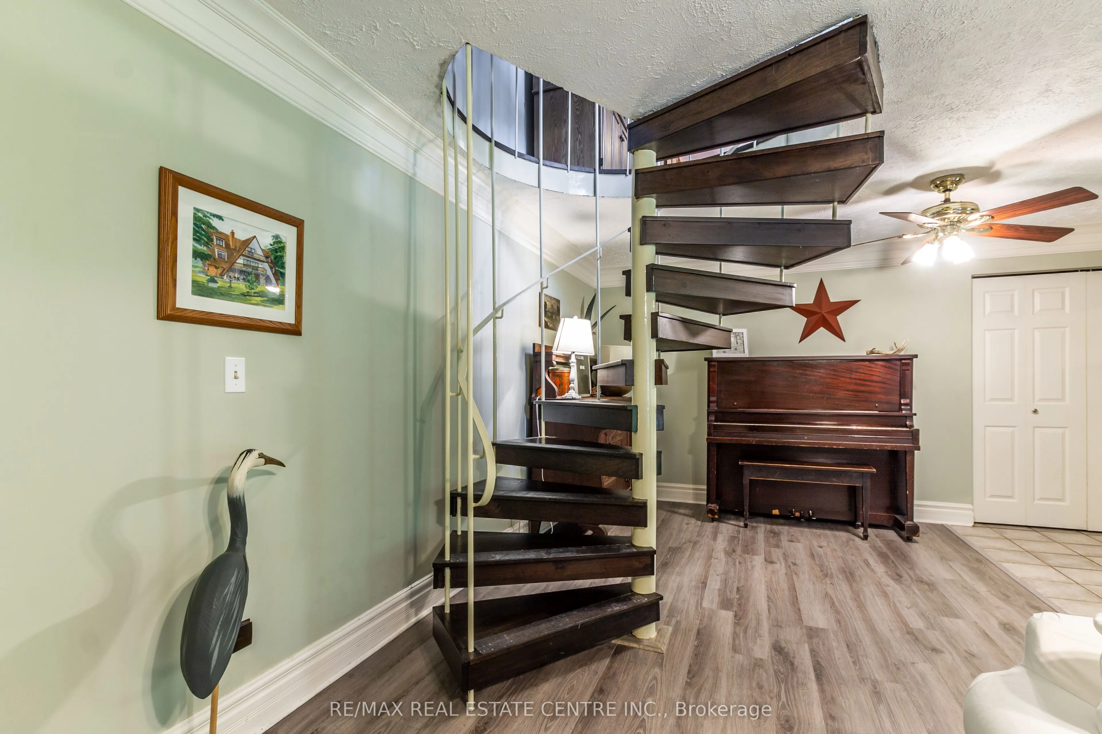 6607 Ellis Road