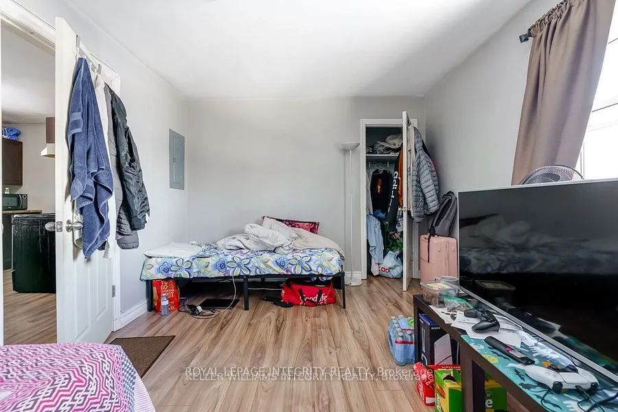 1204-1206 Caswell Crescent