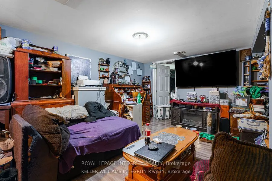 1204-1206 Caswell Crescent