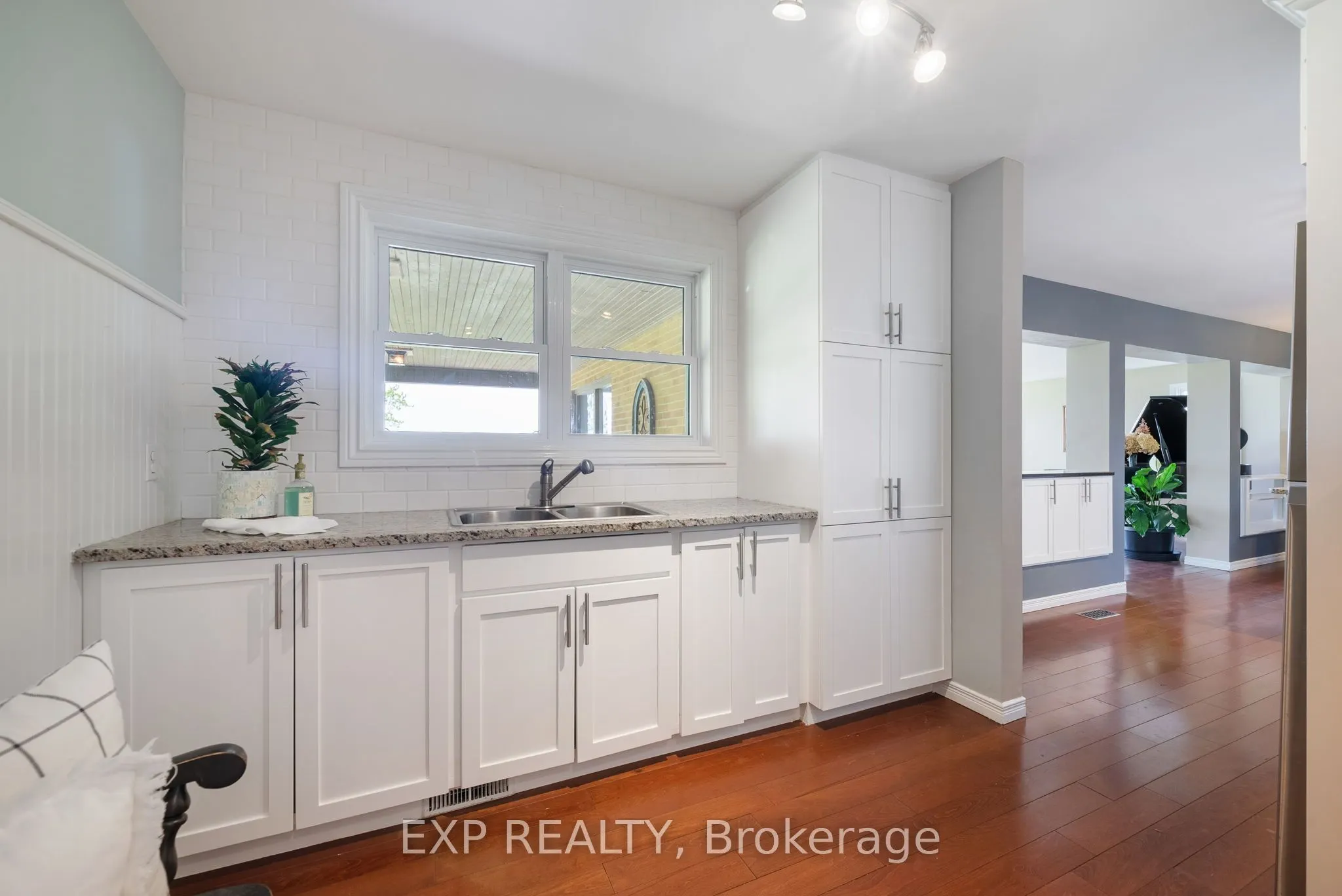 519 Lakeshore Road