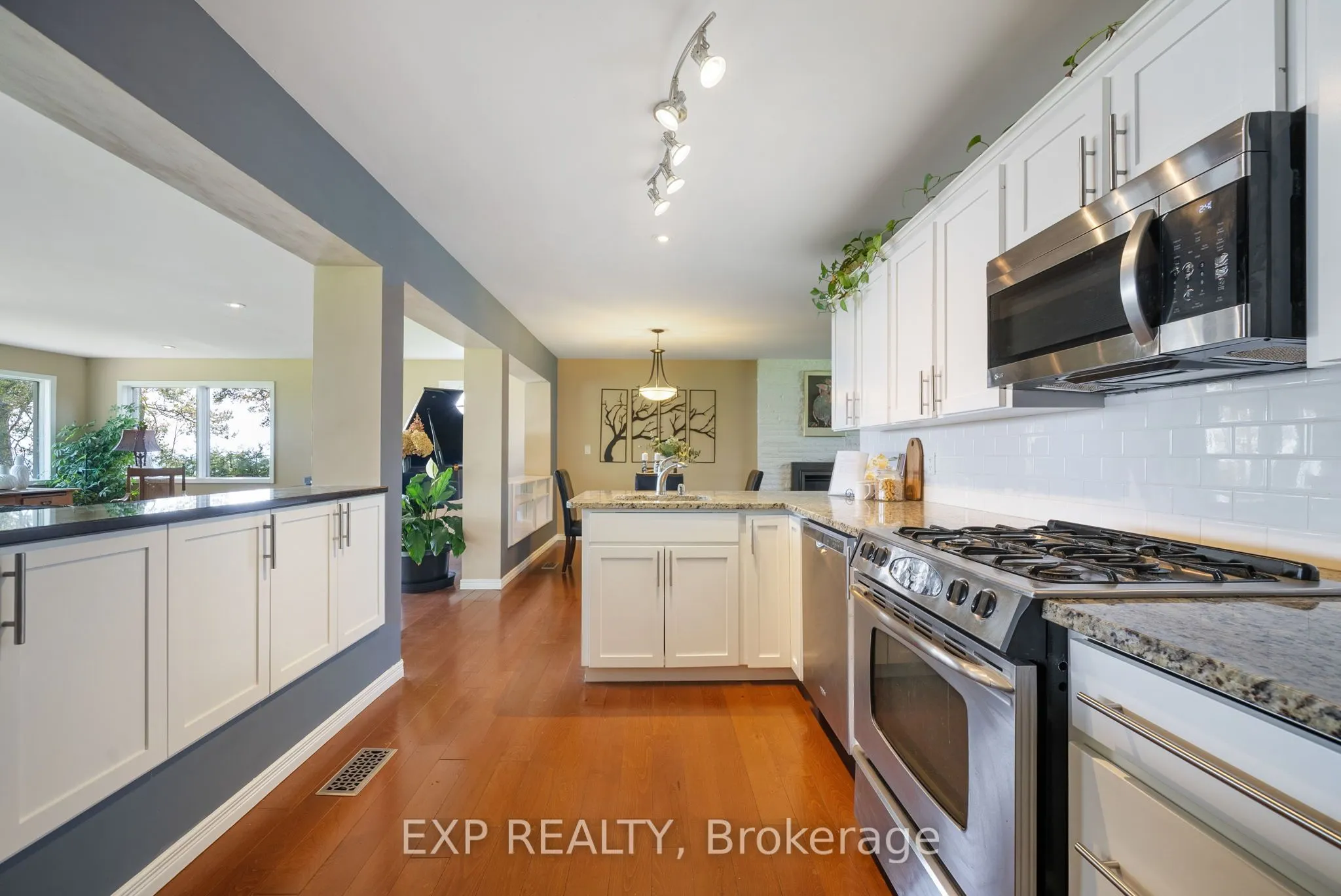 519 Lakeshore Road