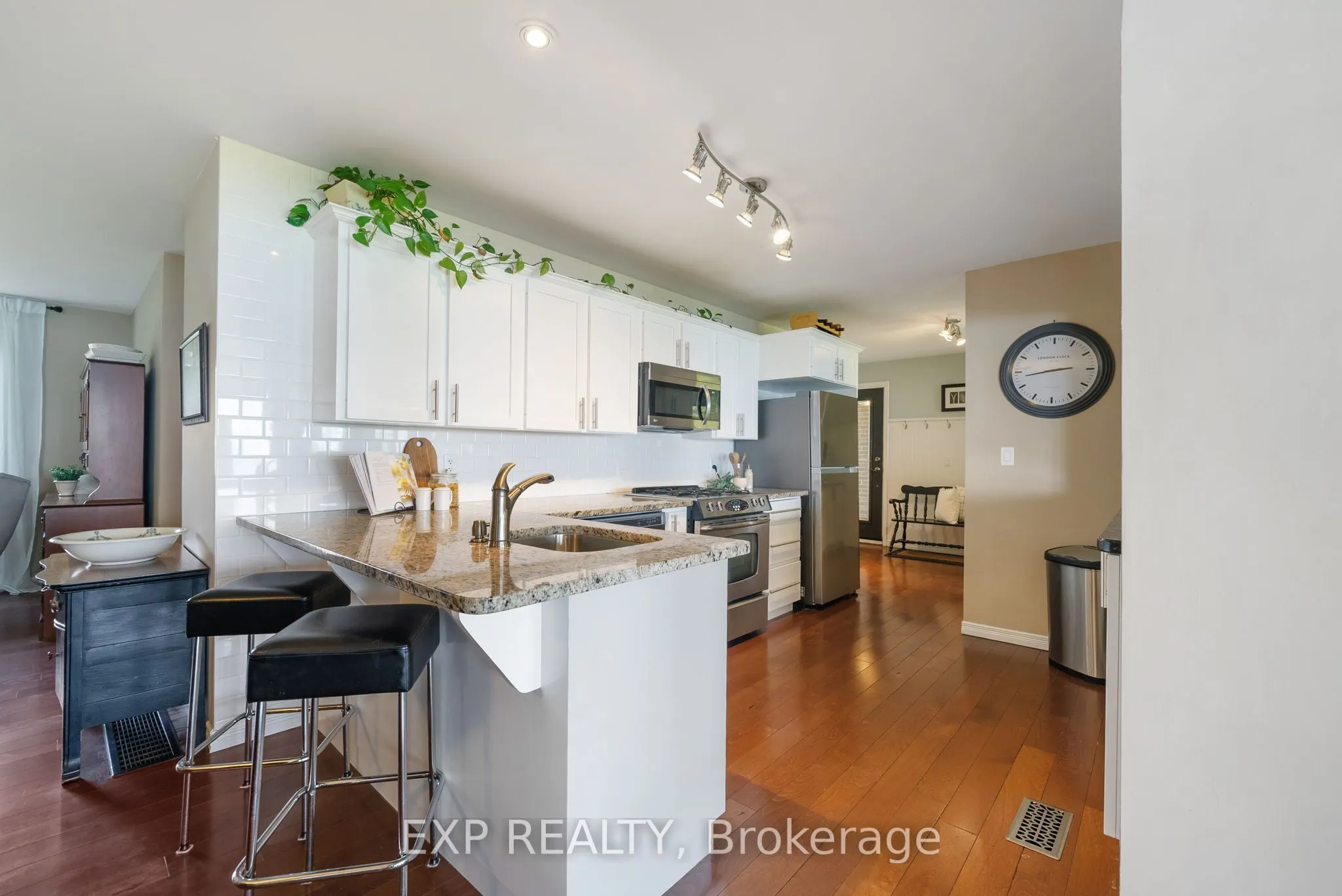 519 Lakeshore Road