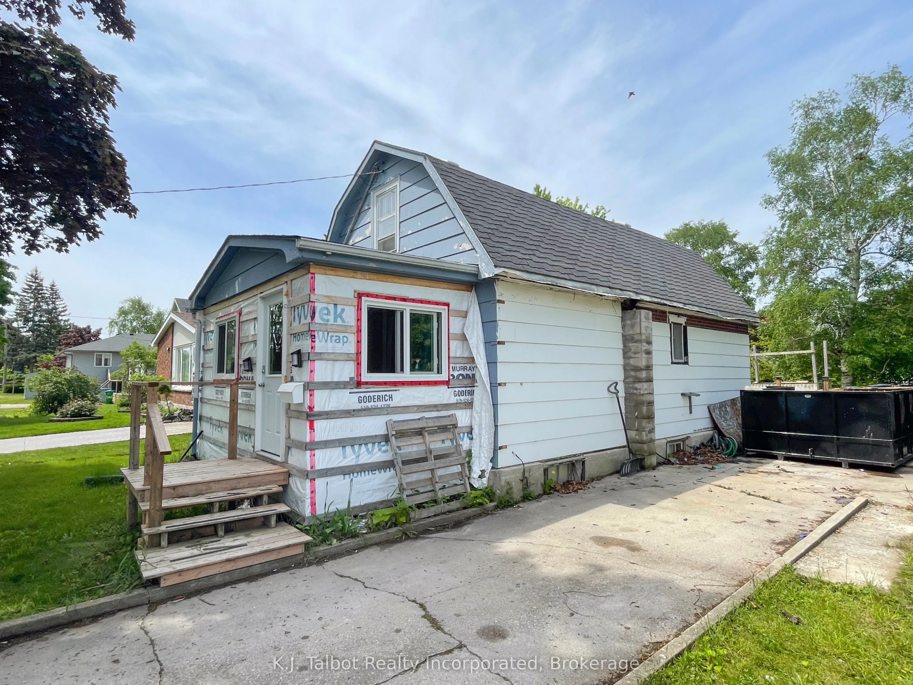 208 Hincks Street