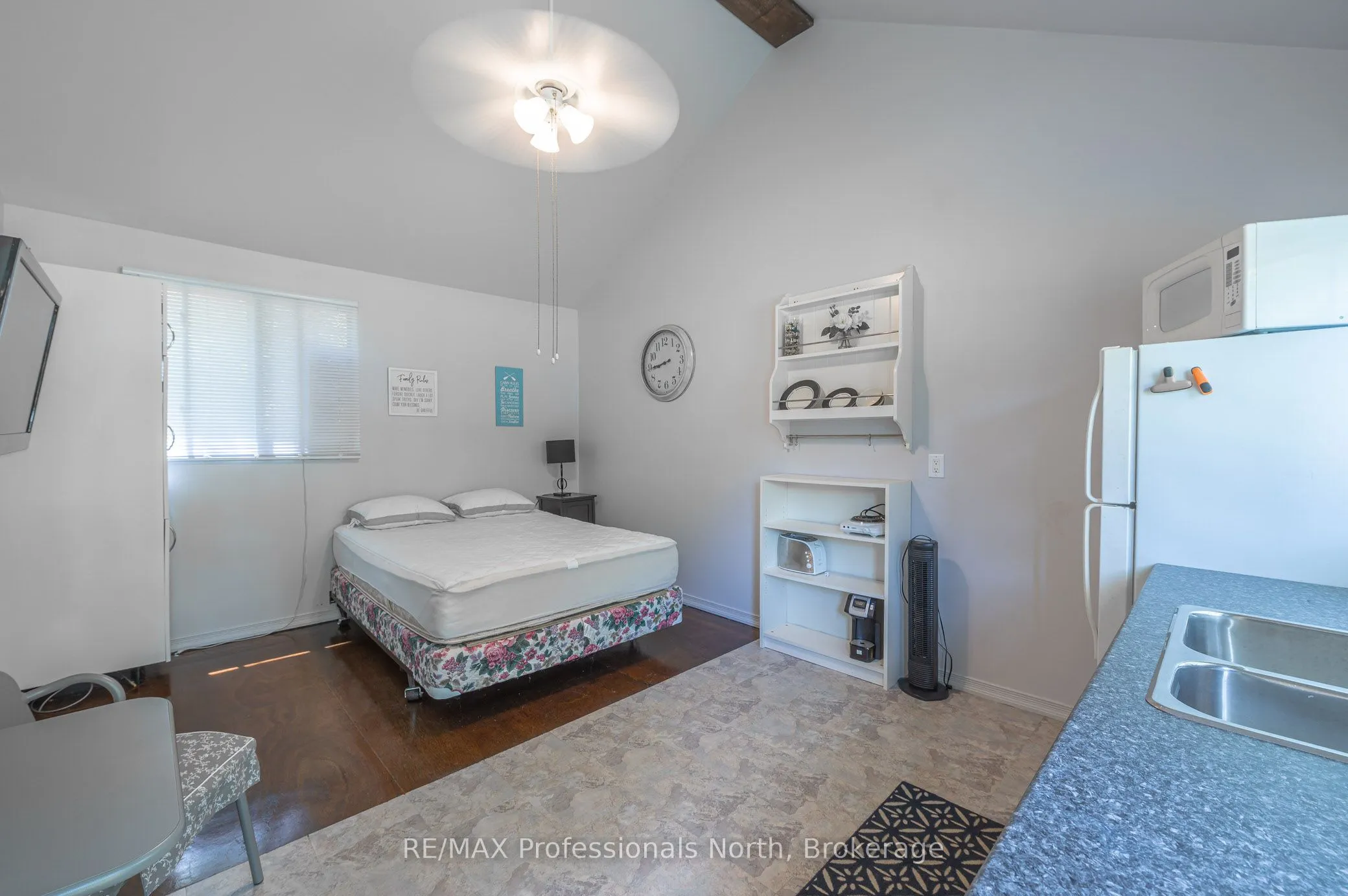 24 Relax Avenue