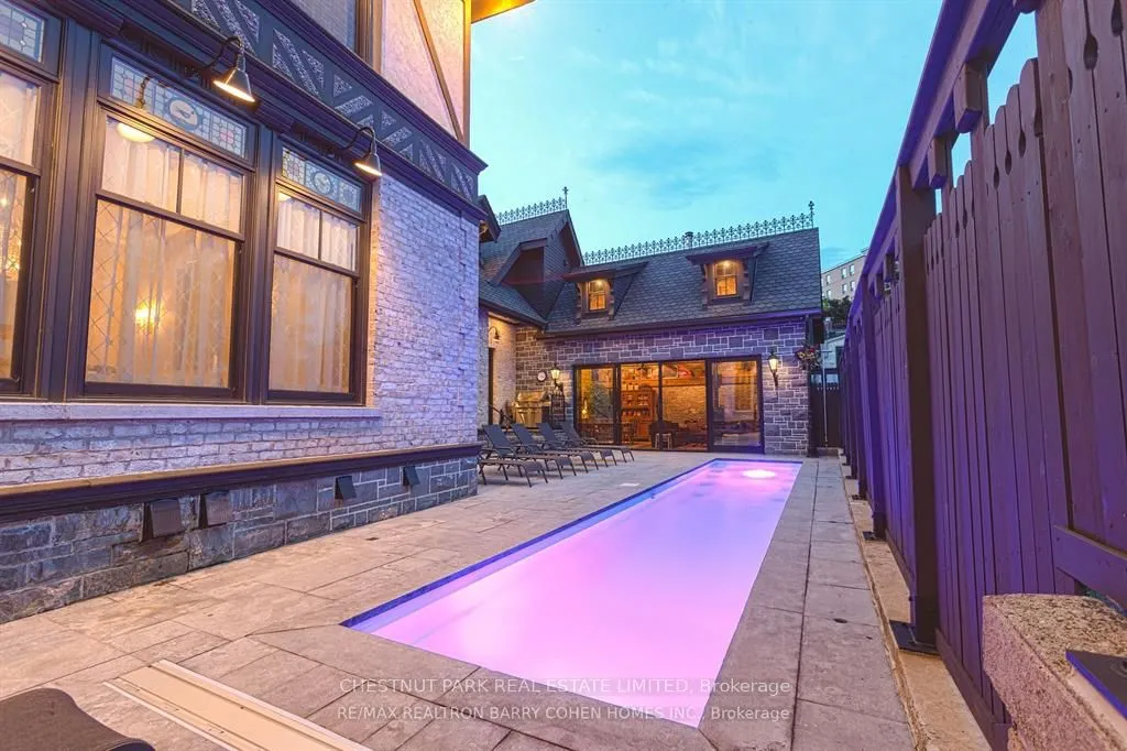 81 King Street E