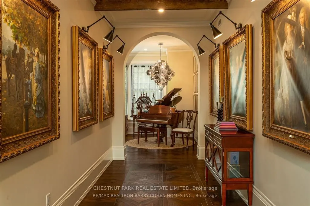 81 King Street E