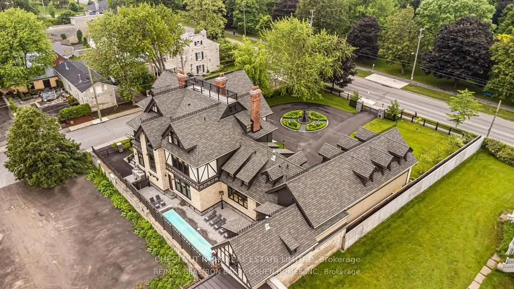 81 King Street E