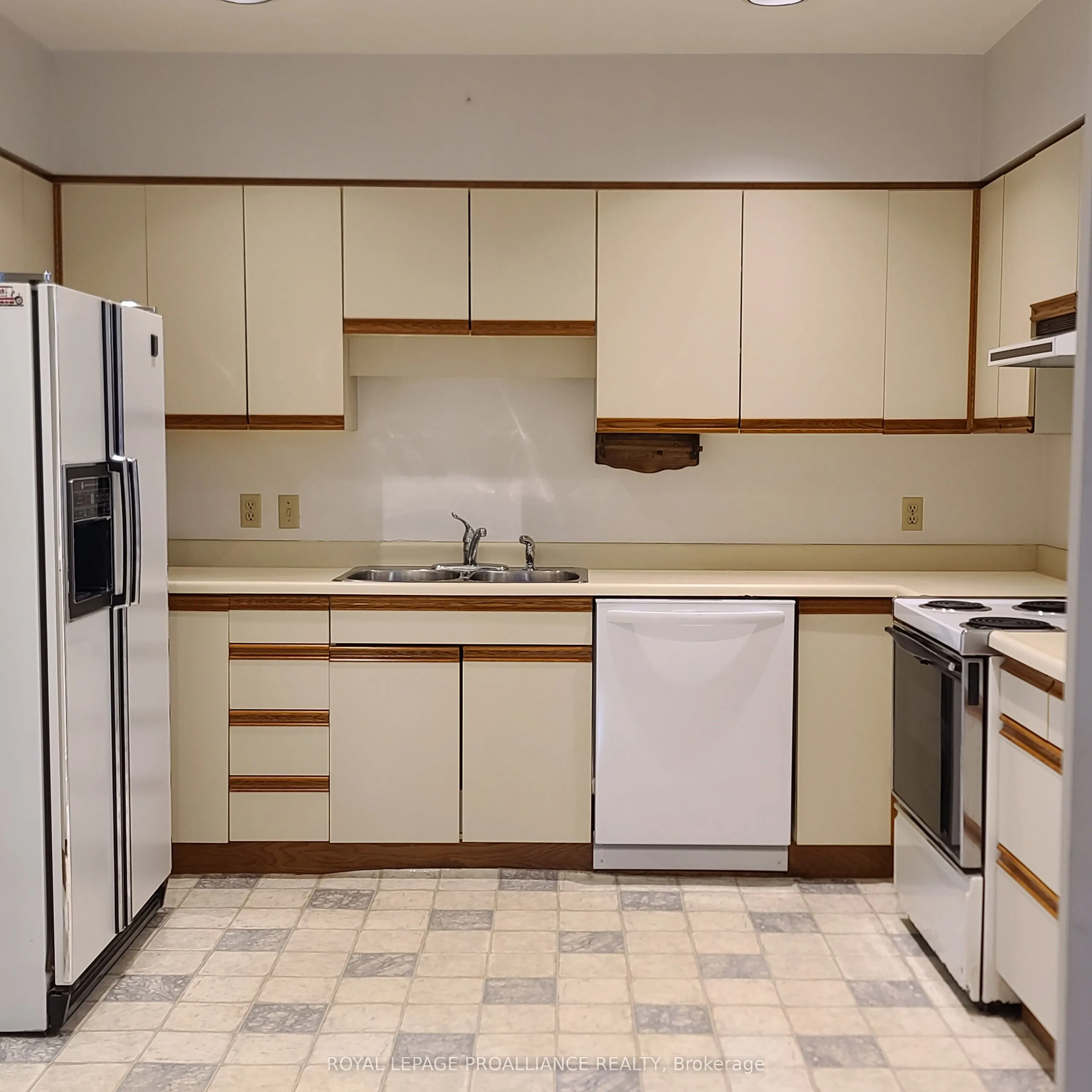 634 Henry Street W