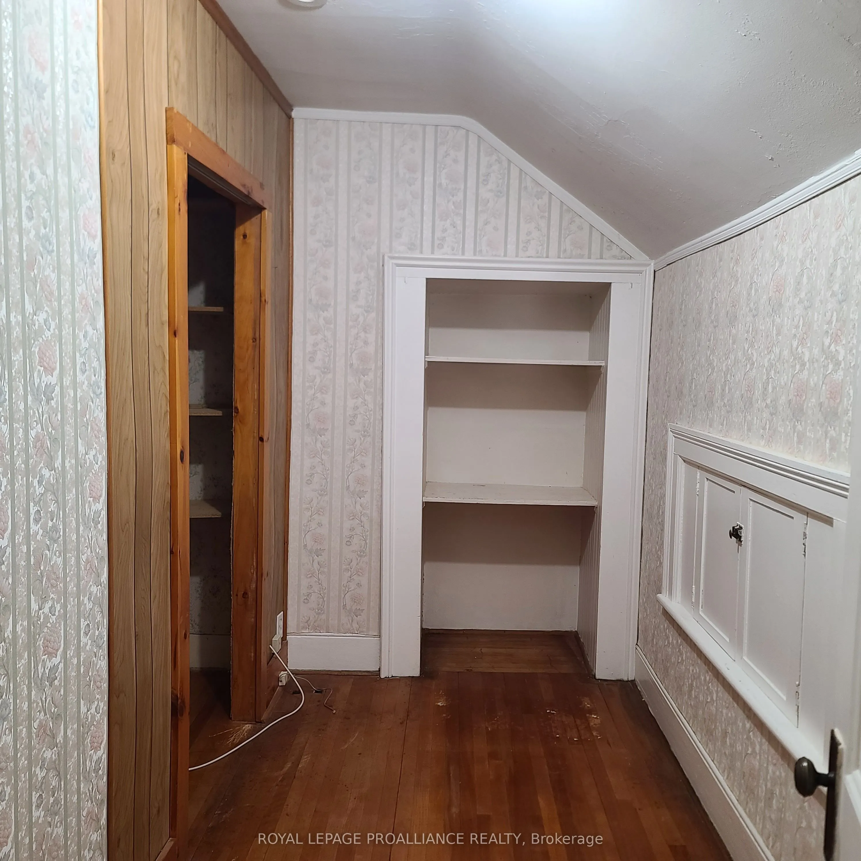 634 Henry Street W
