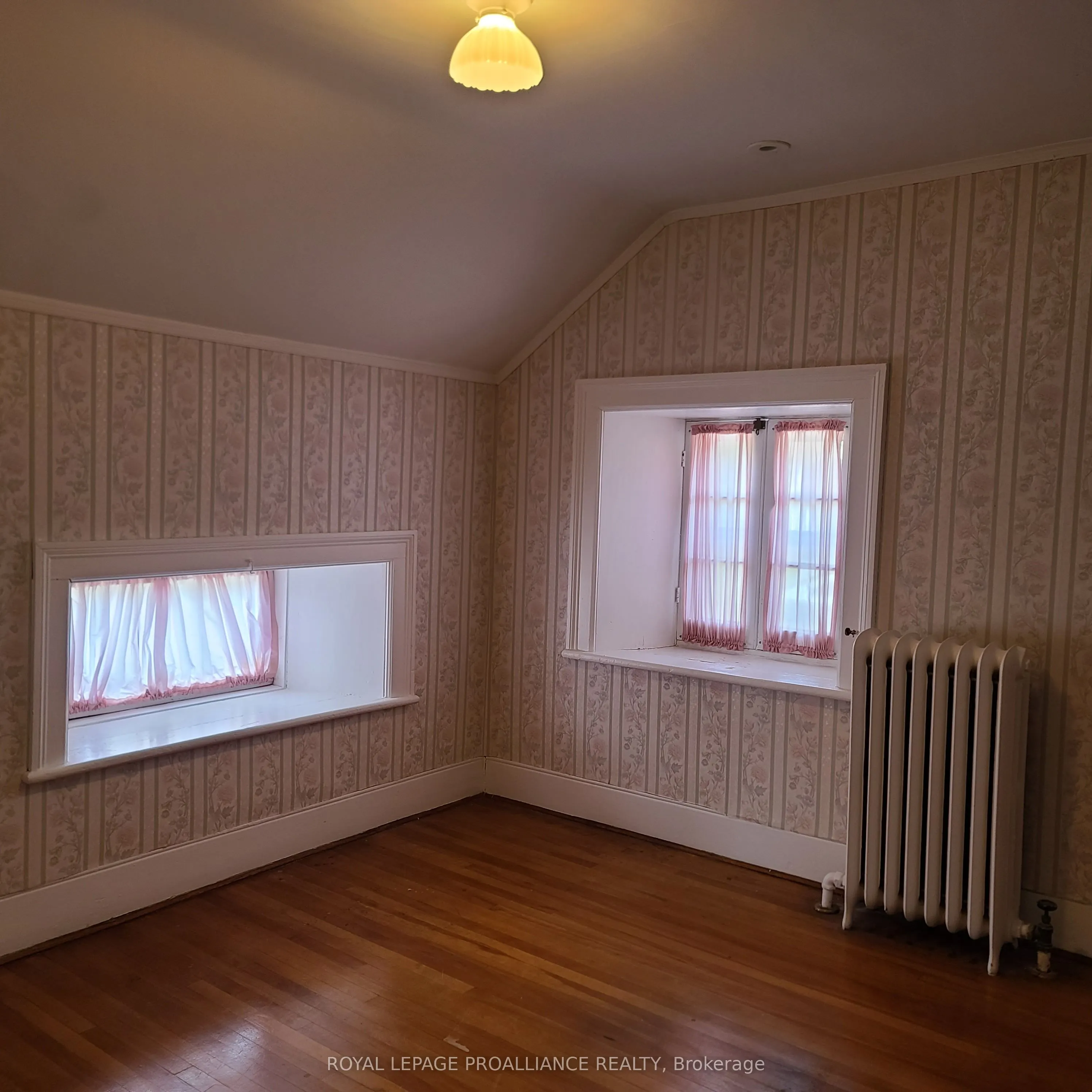 634 Henry Street W