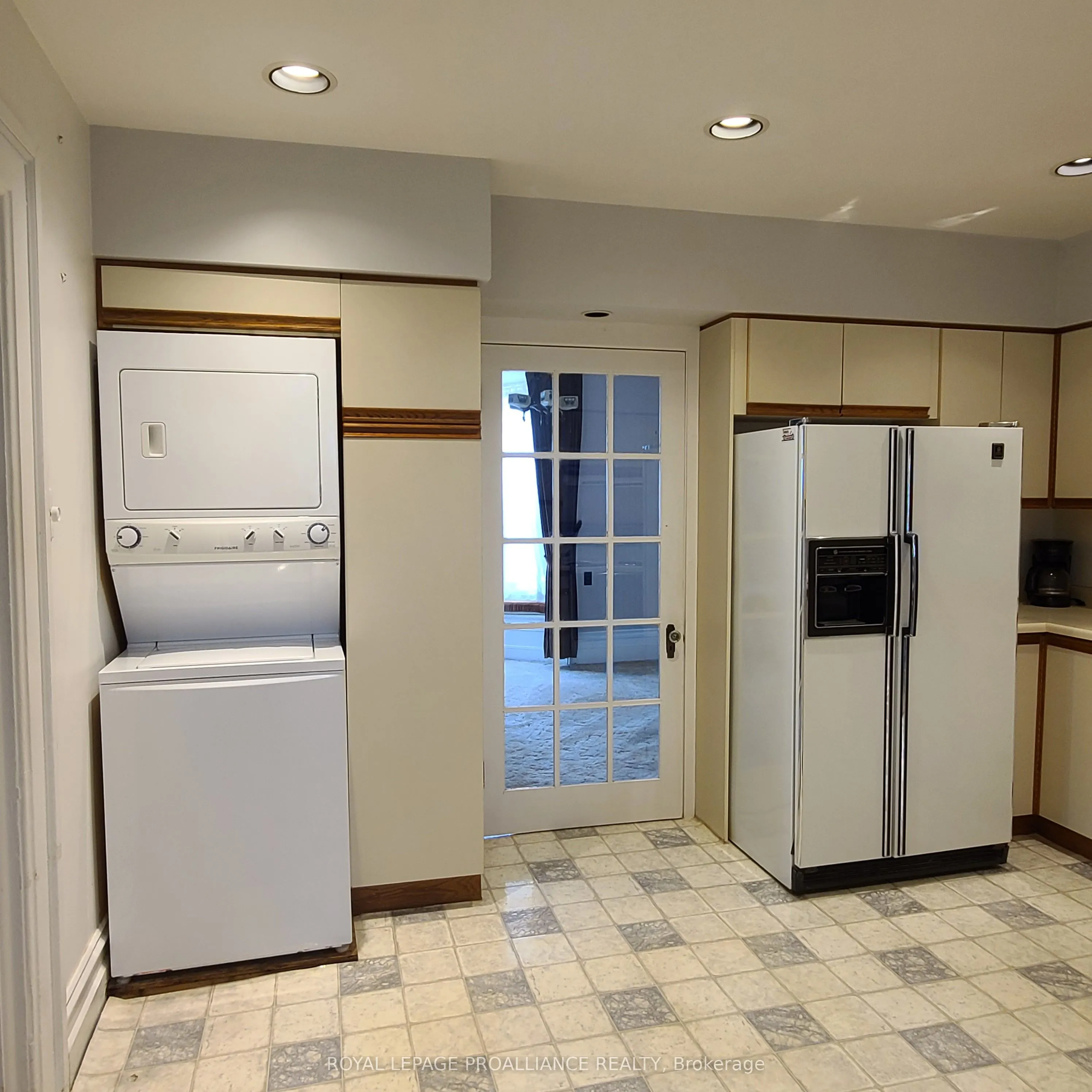 634 Henry Street W