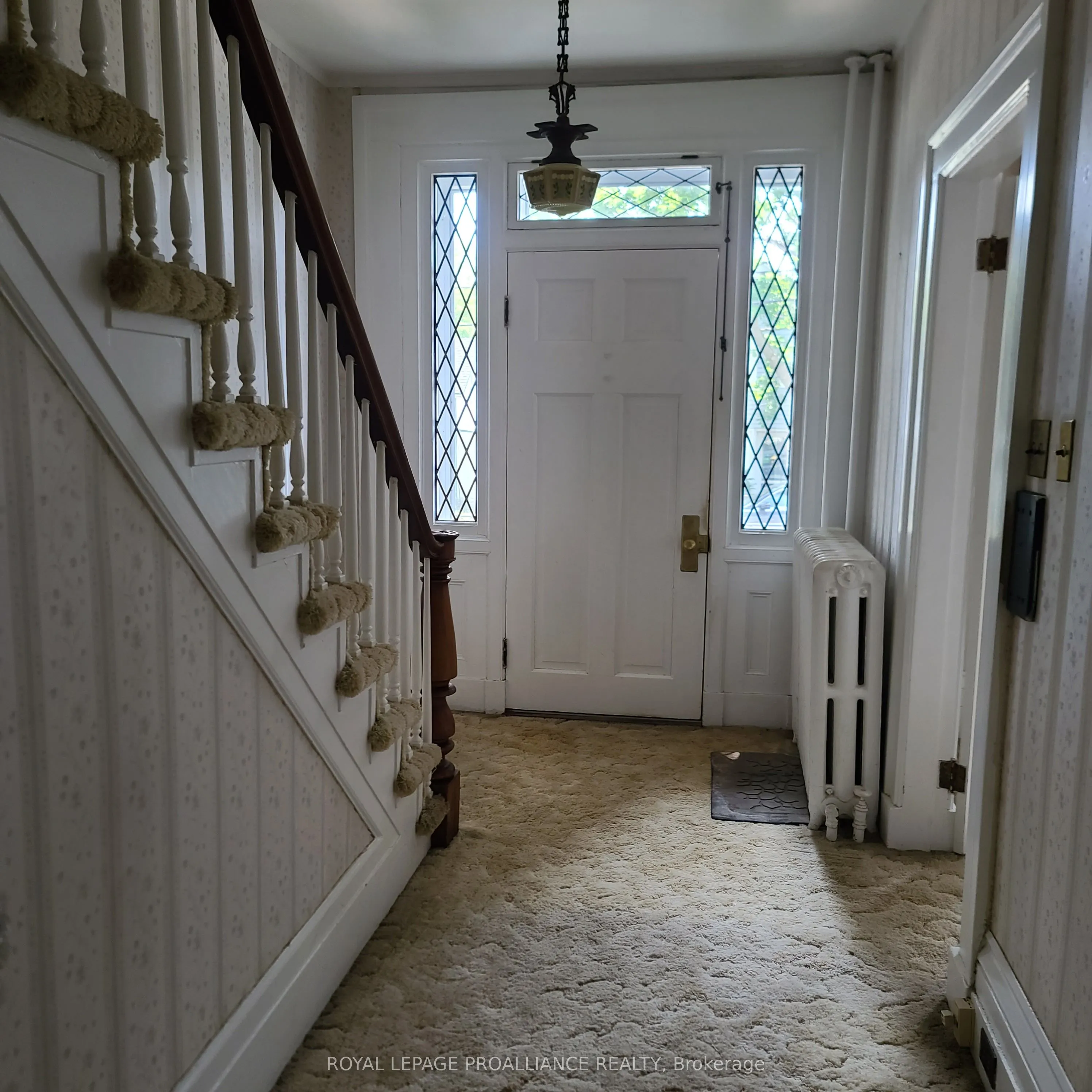 634 Henry Street W