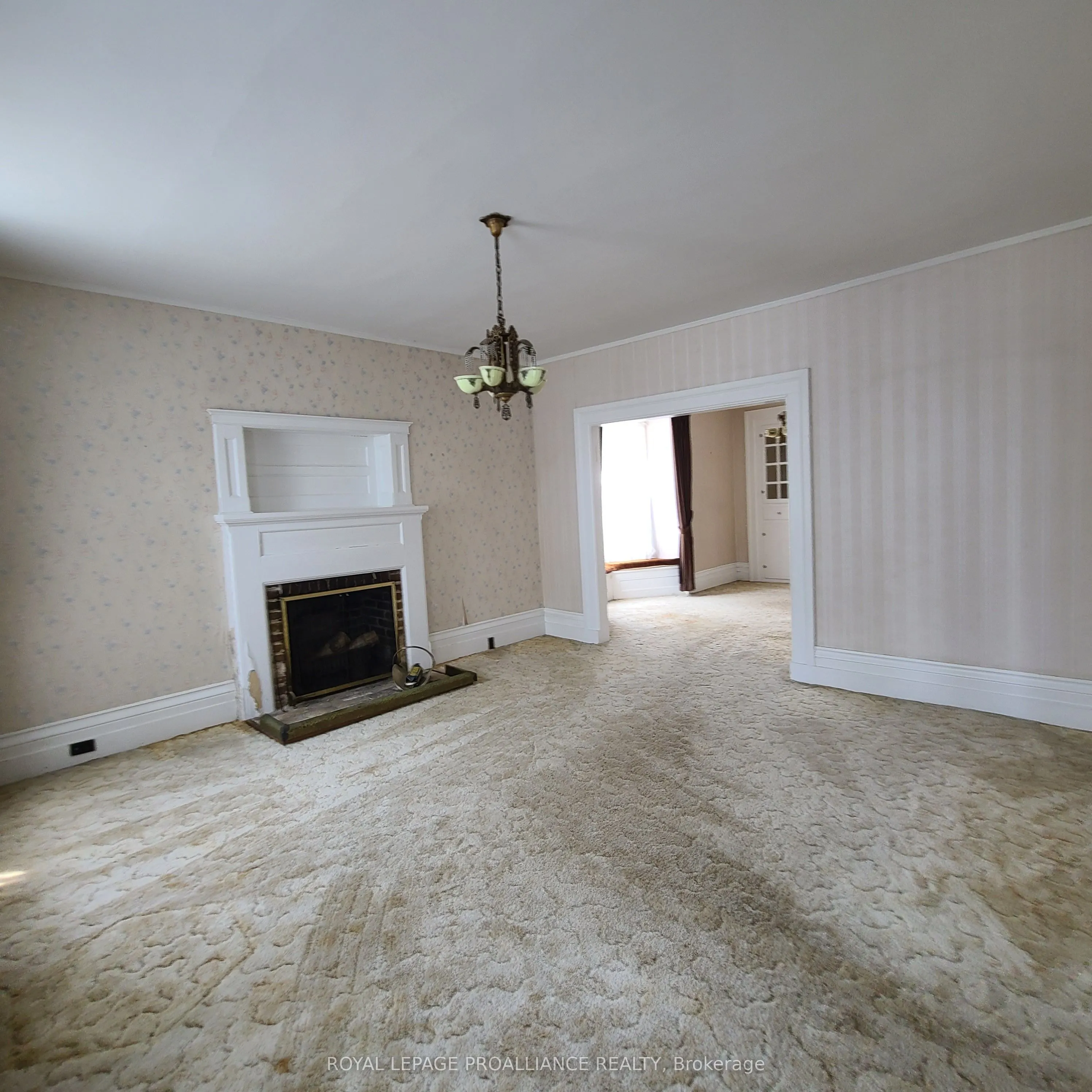 634 Henry Street W