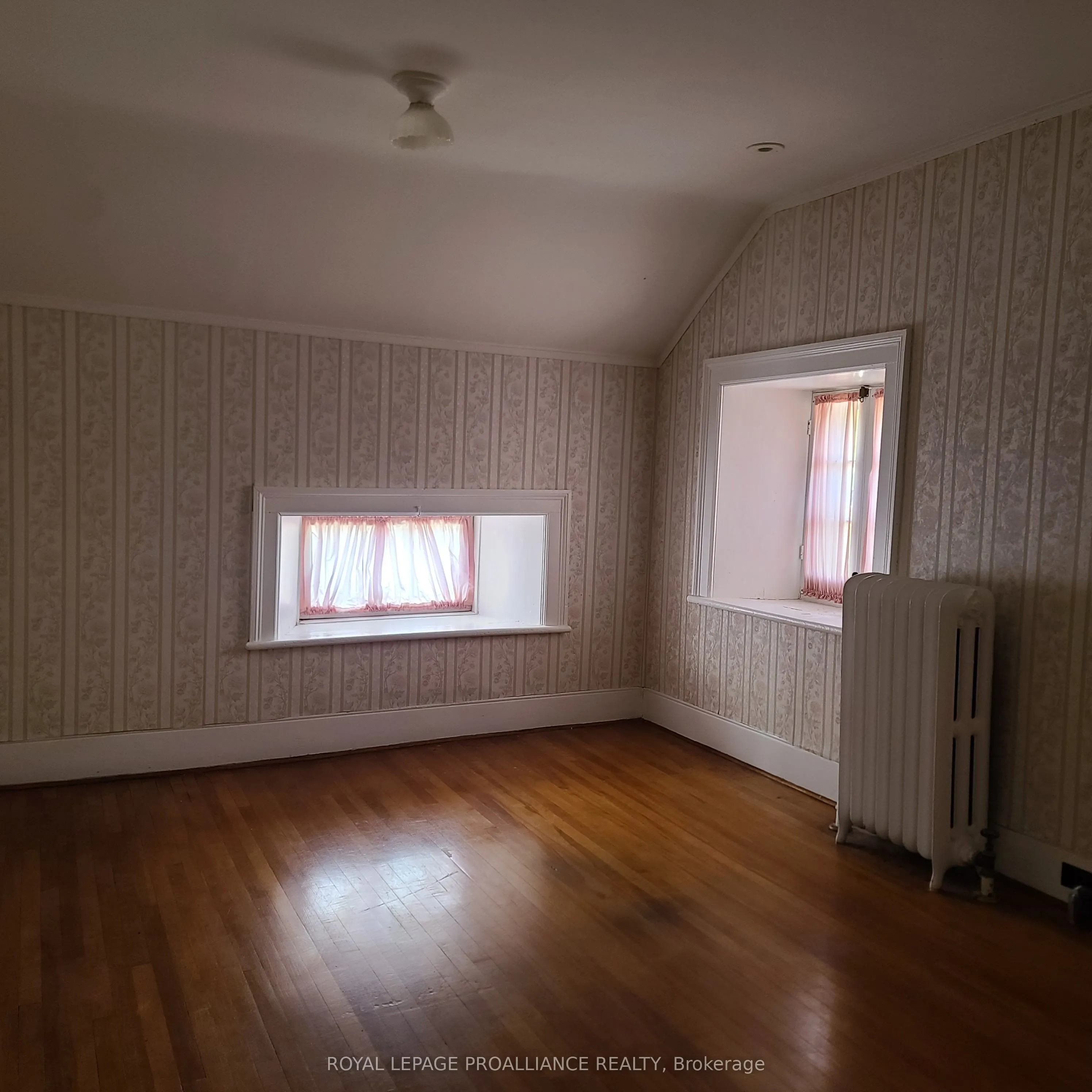 634 Henry Street W