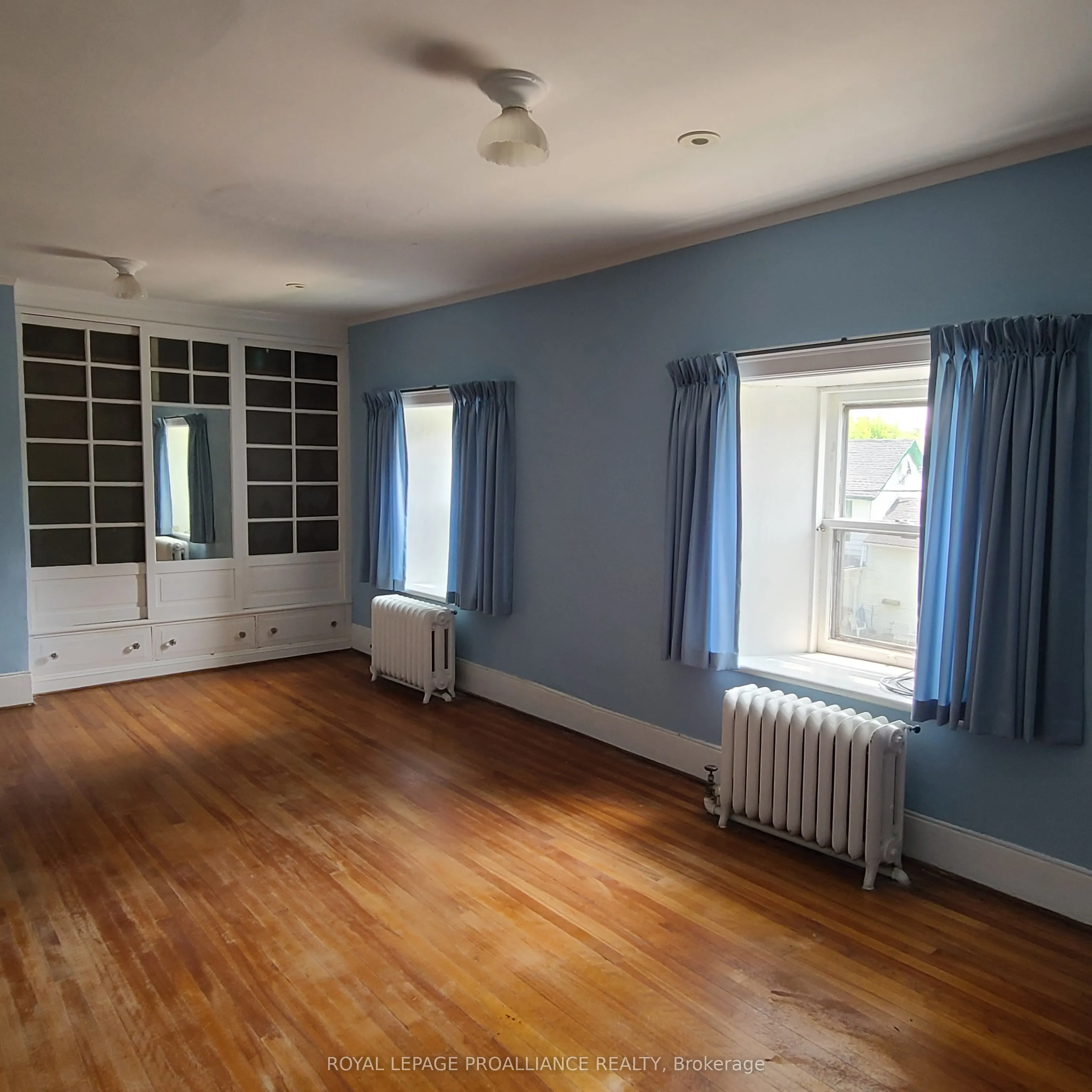 634 Henry Street W