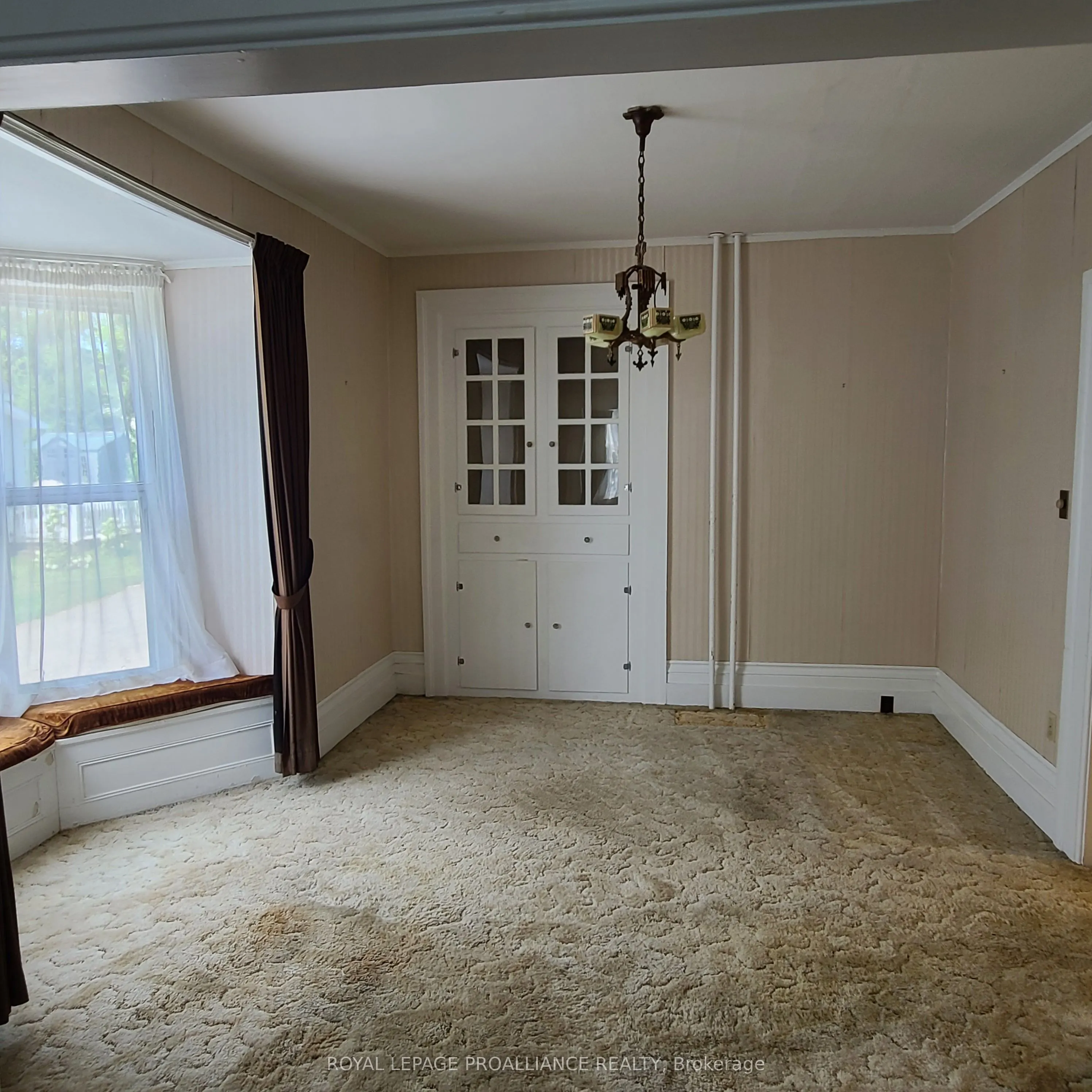 634 Henry Street W