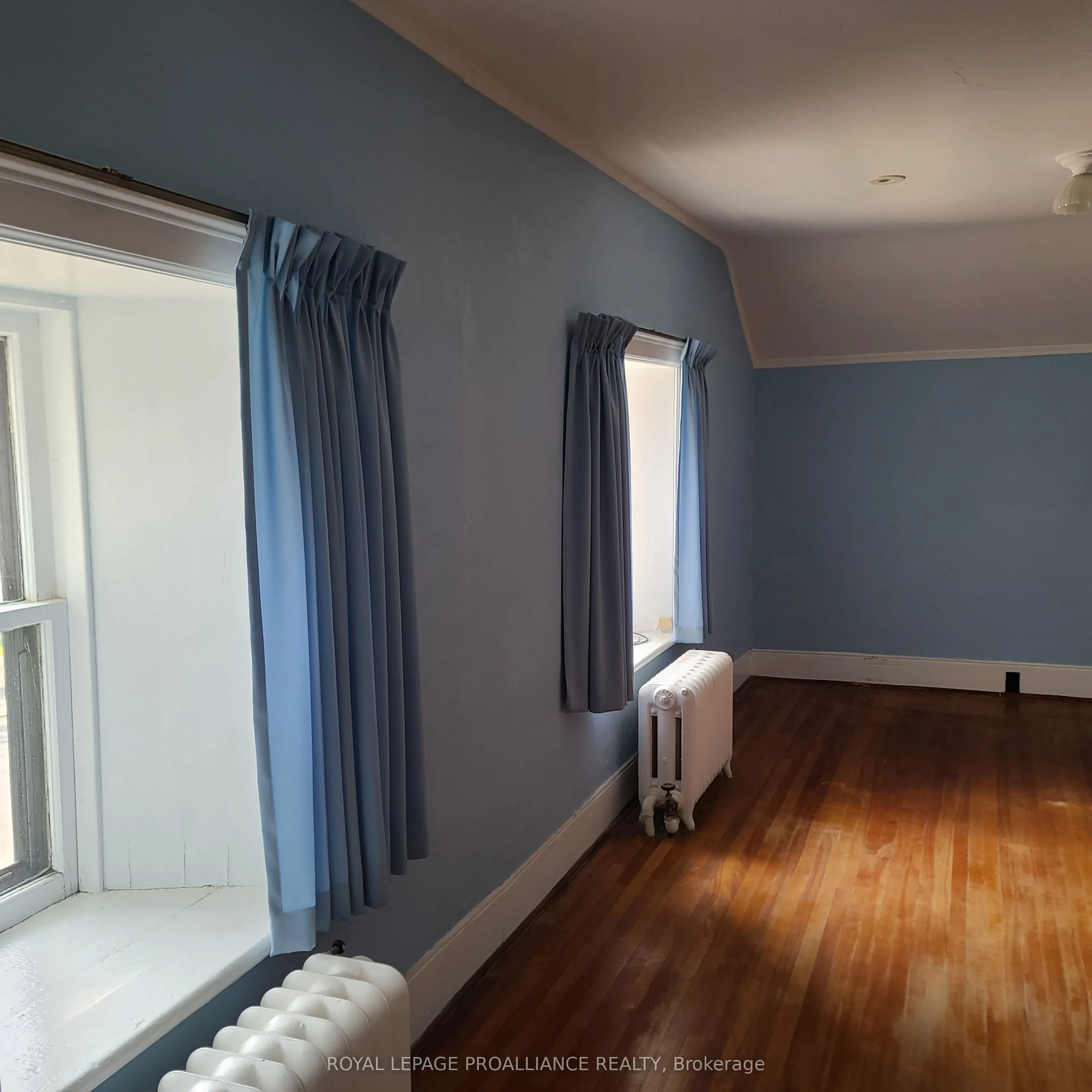 634 Henry Street W