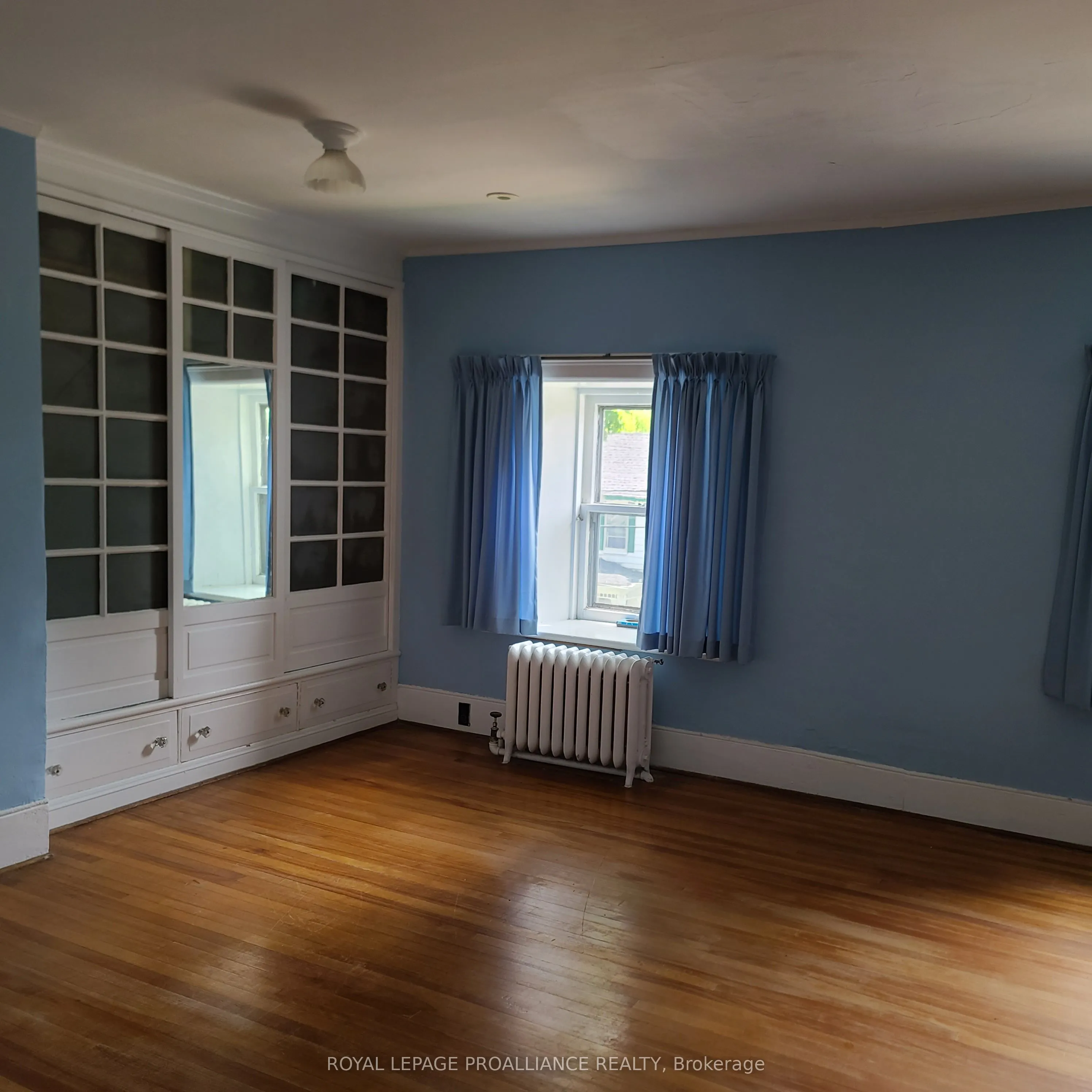 634 Henry Street W