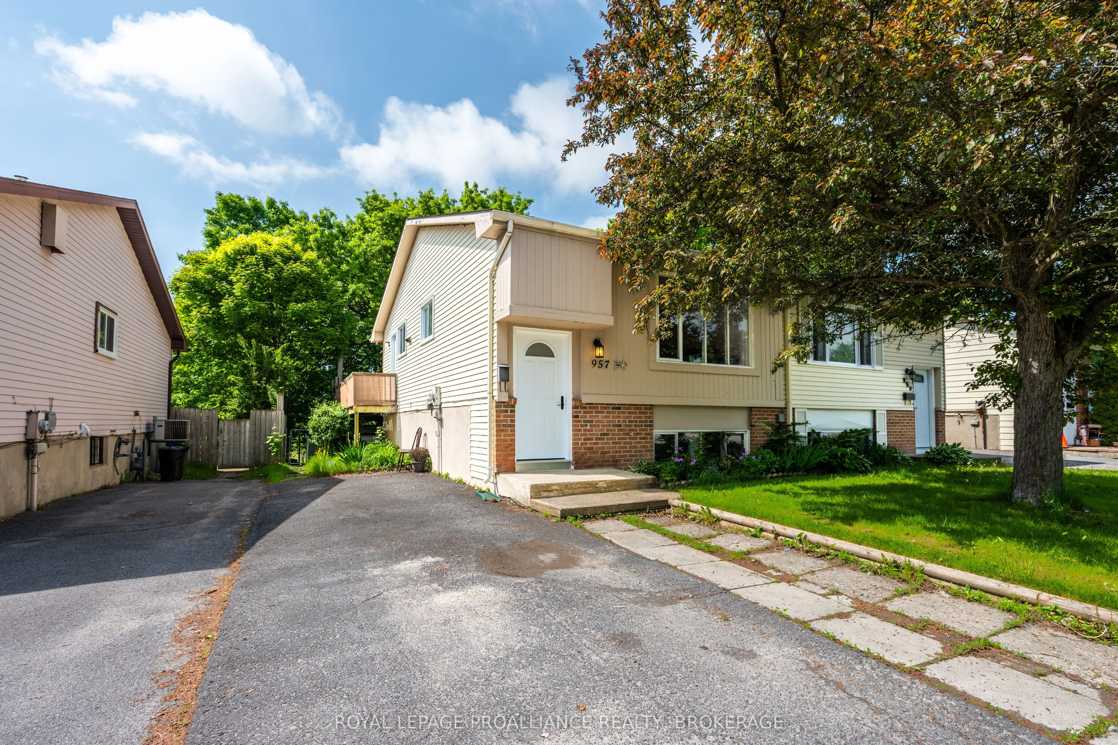 957 Old Colony Road