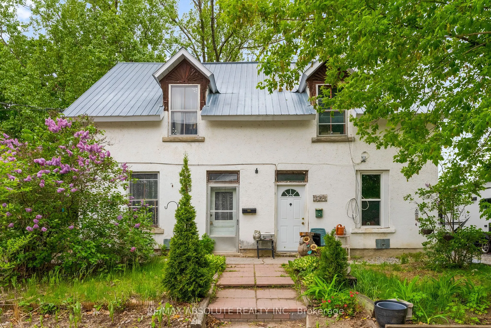 11 Lake Street