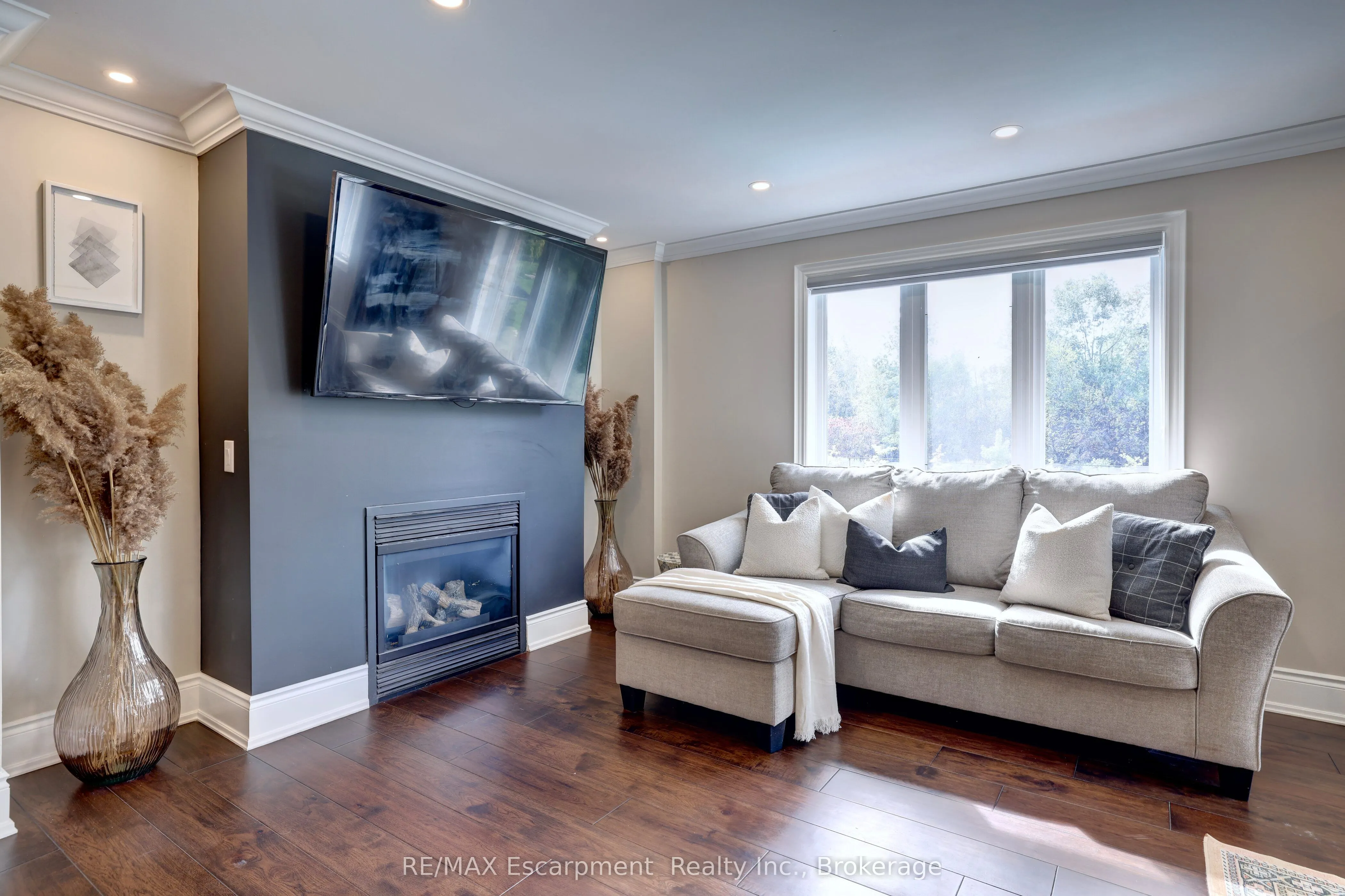 48 PALOMINO Drive