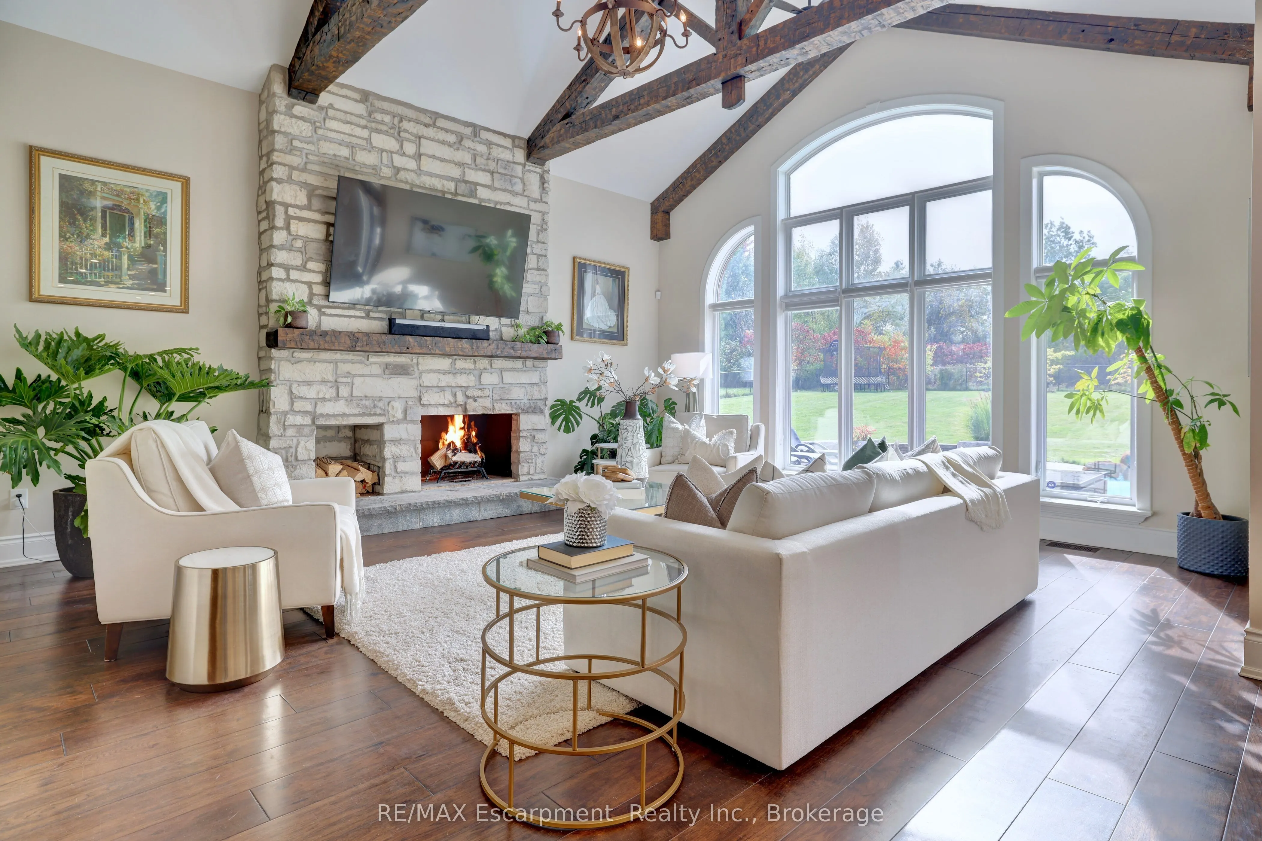 48 PALOMINO Drive