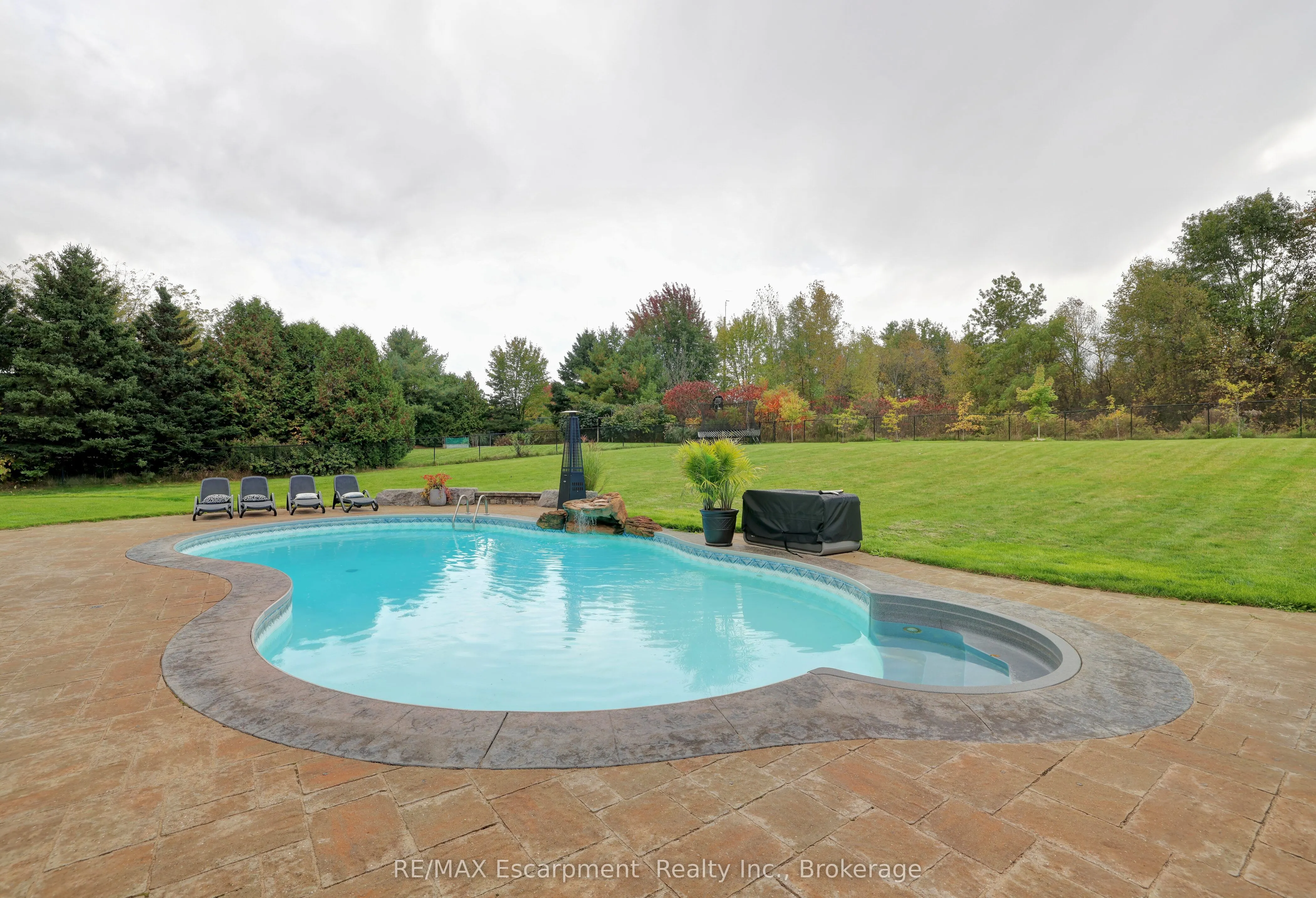 48 PALOMINO Drive